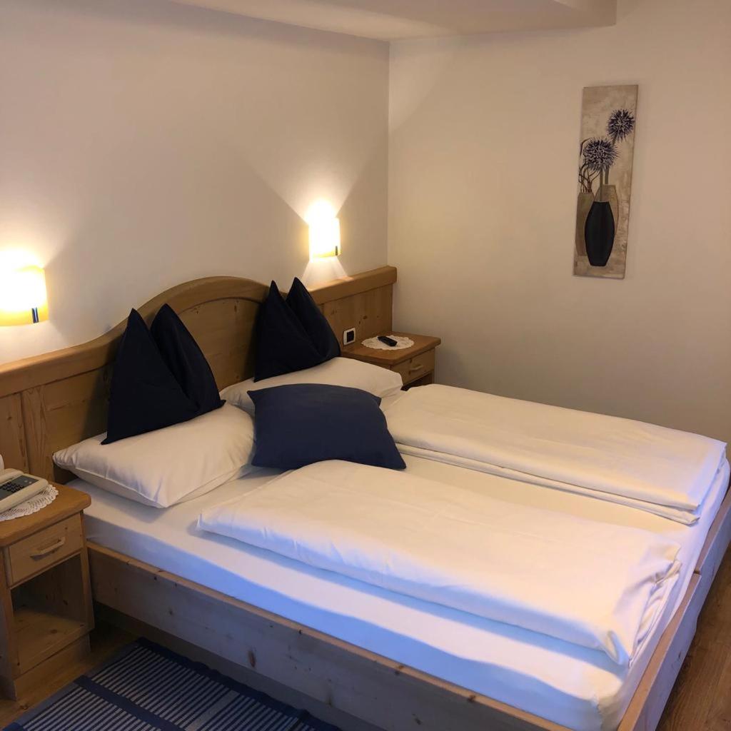 Standard Double Room - Photo 11
