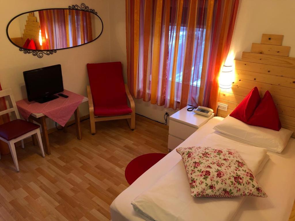 Single Room photo 2