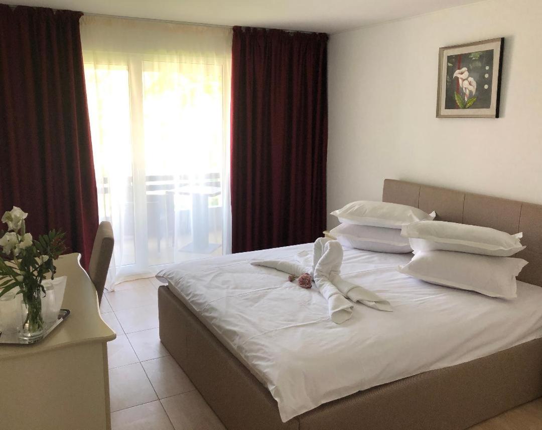 Double Room - Photo 10