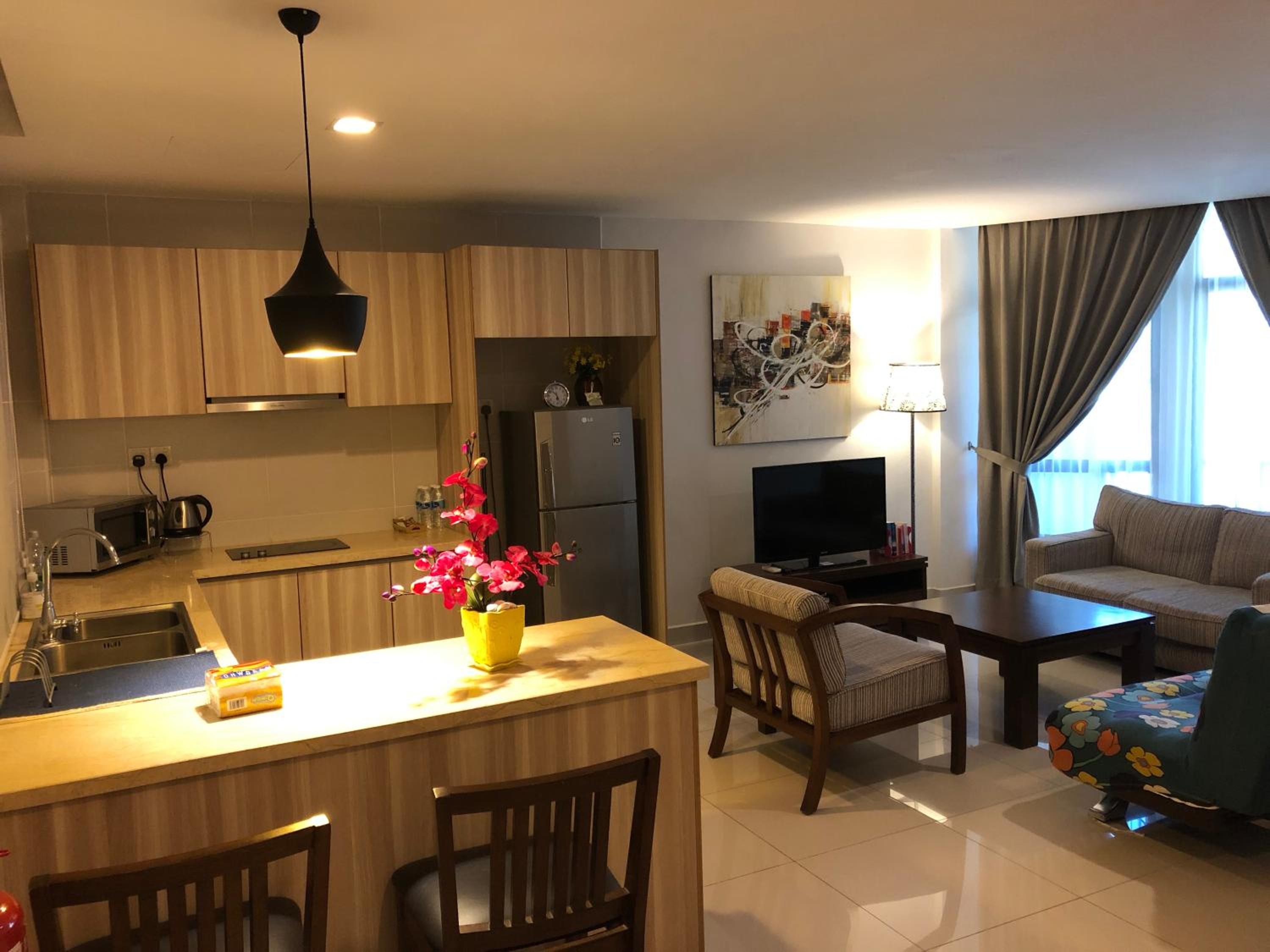 One-Bedroom Apartment - Photo 2
