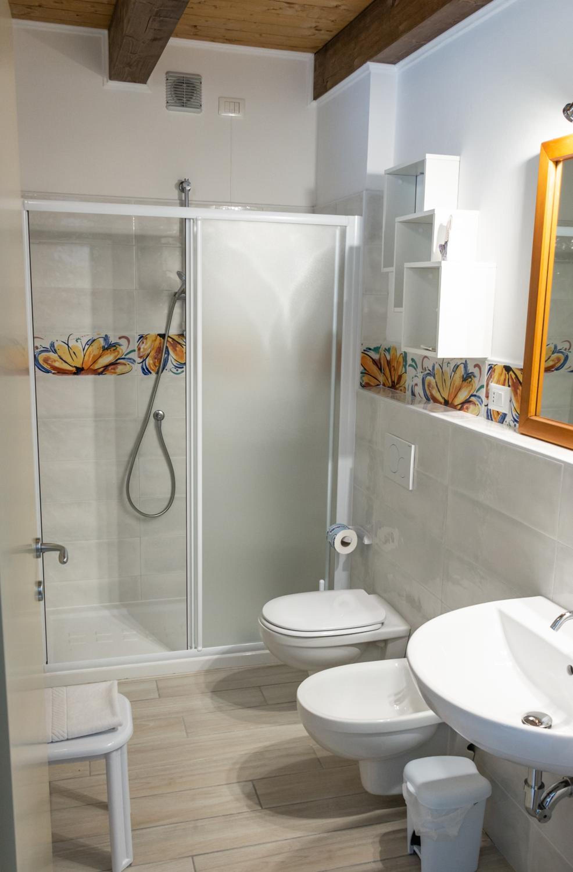 Deluxe Double Room with Extra Bed photo 2