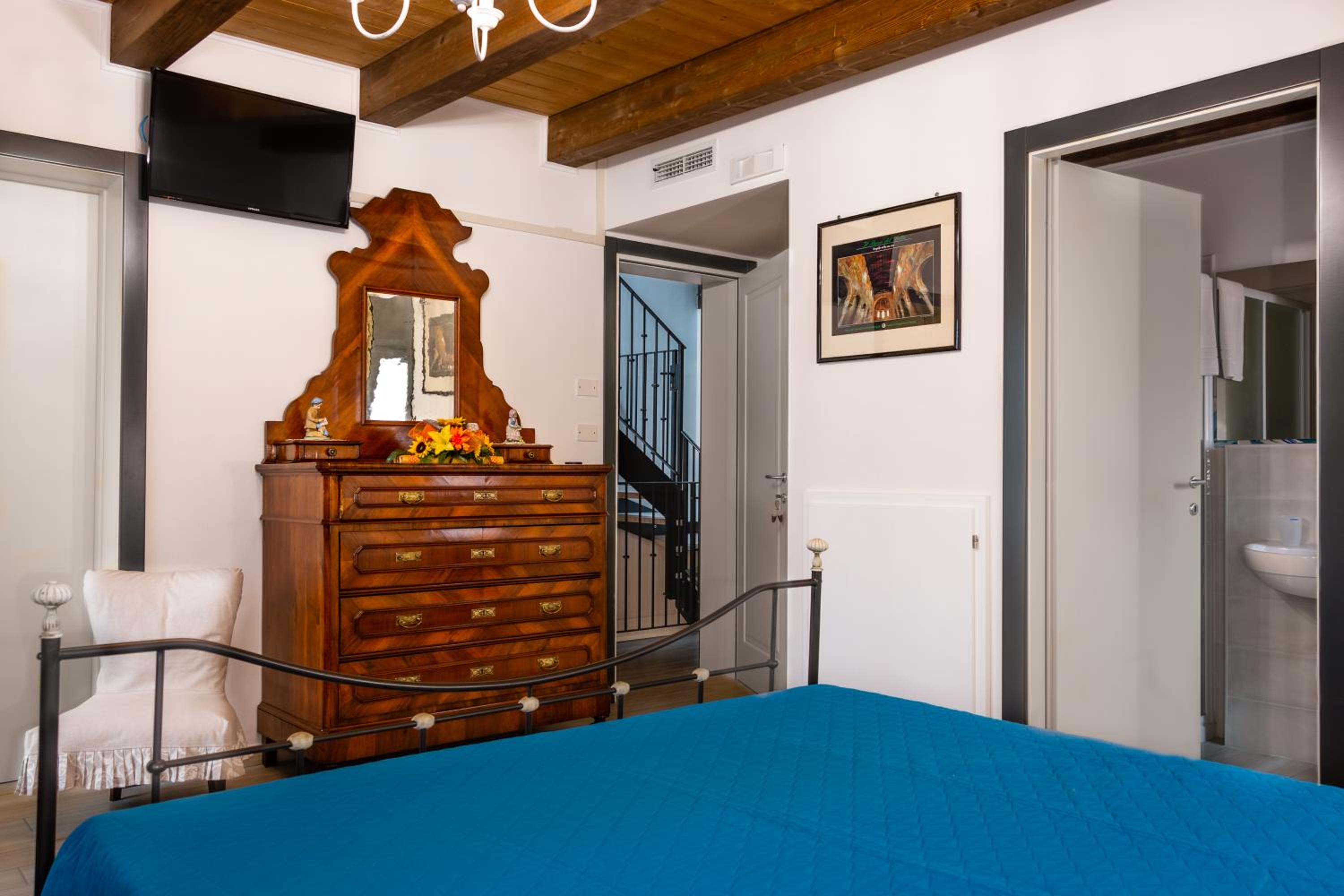 Deluxe Room (2 Adults + 1 Child) photo 2