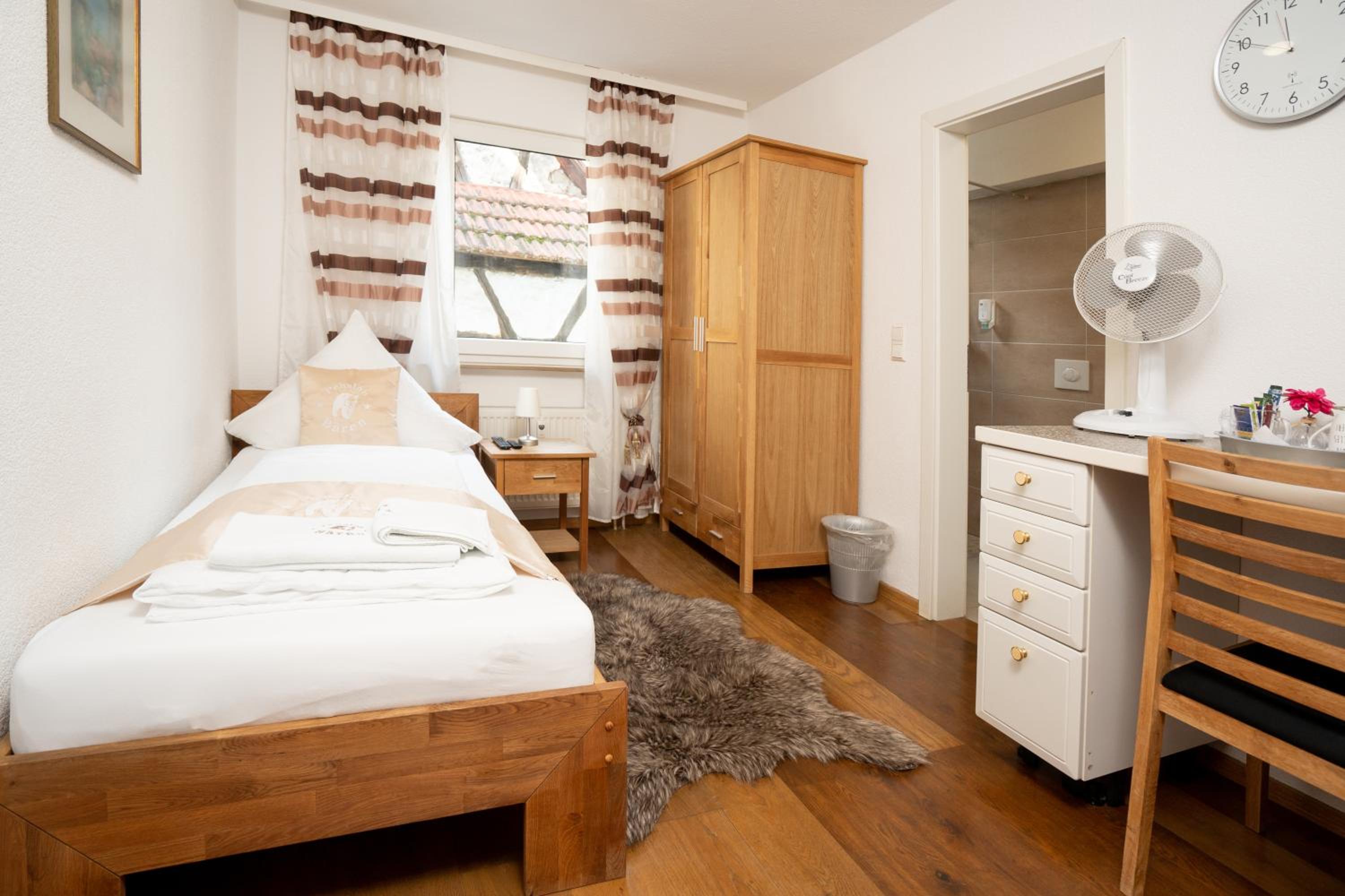 Single Room with Shower photo 3