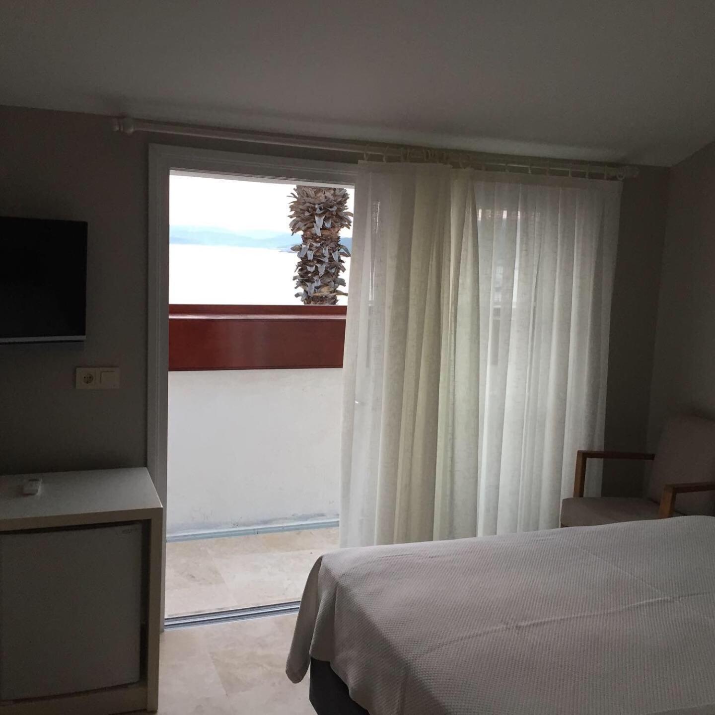 Deluxe Double Room with Balcony and Sea View photo 2
