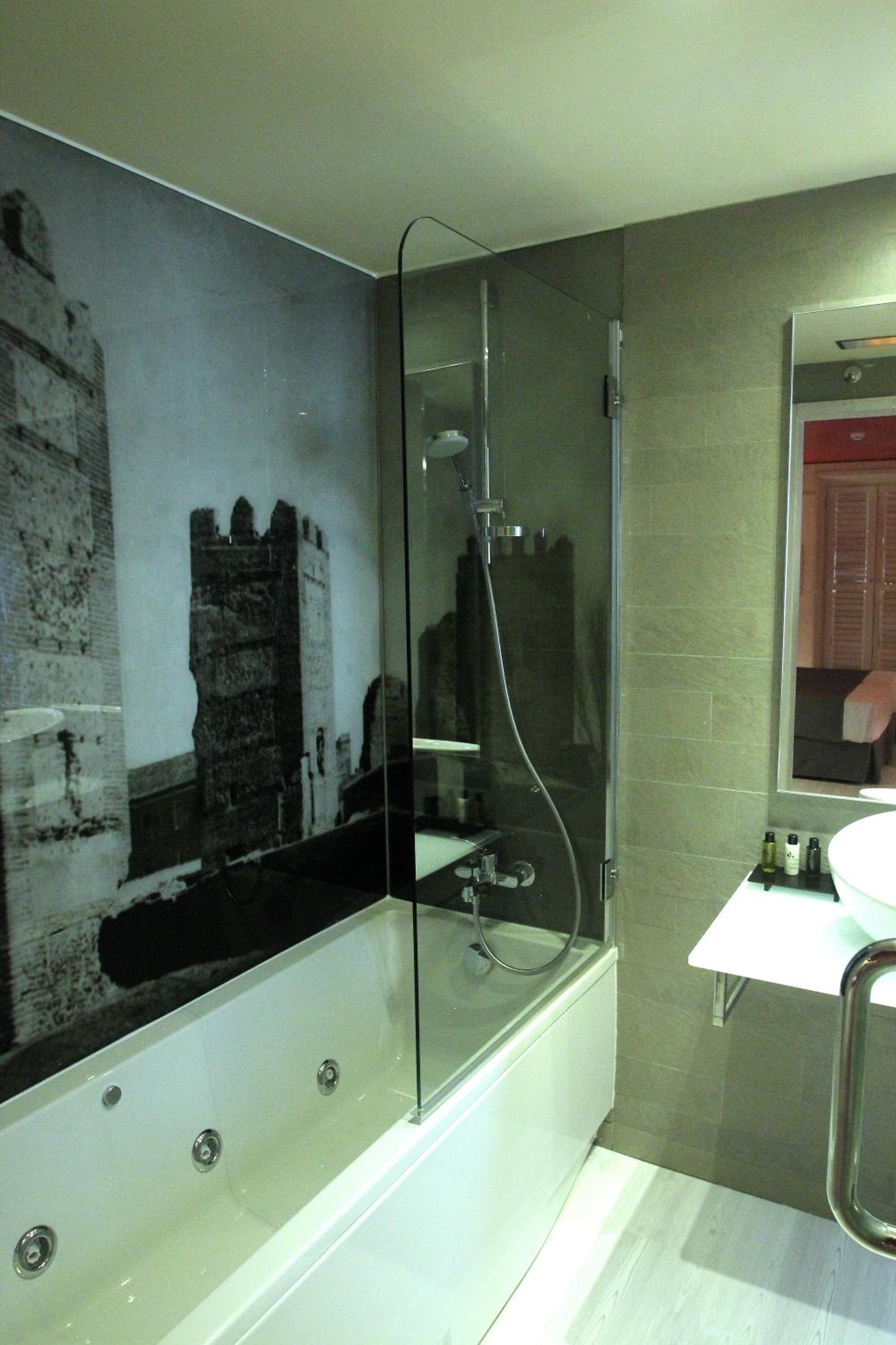 Superior Room with Spa Bath - Photo 5