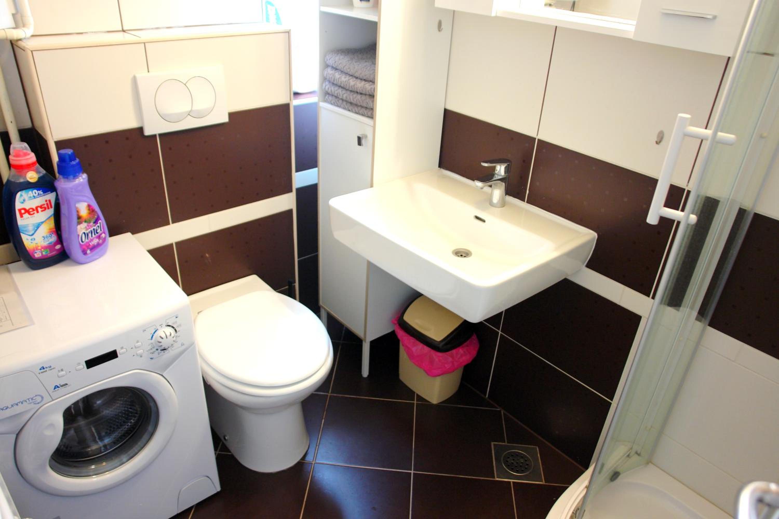 One-Bedroom Apartment - Photo 14
