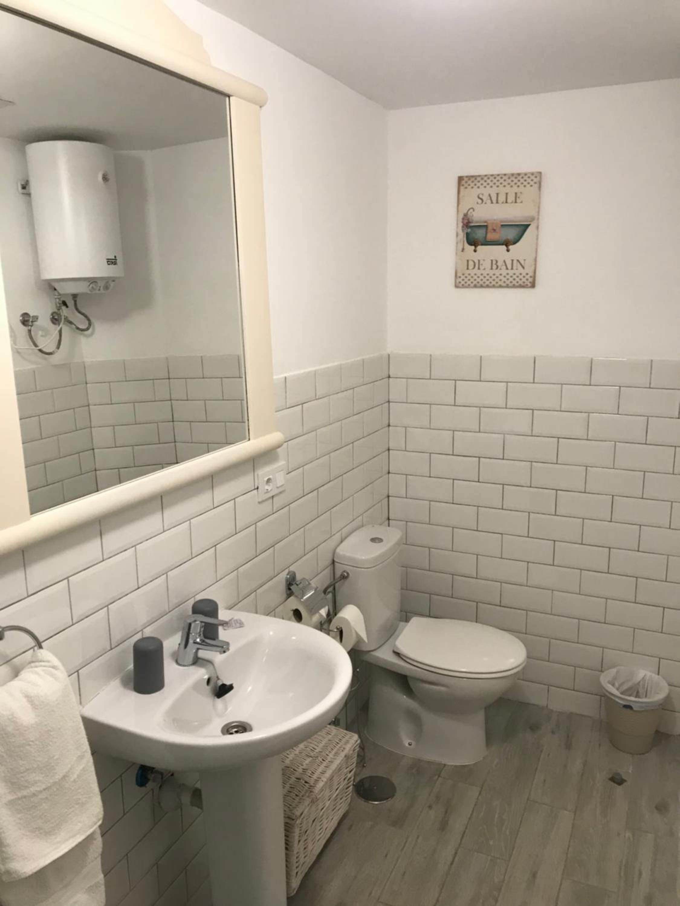 Studio Apartment - Photo 9