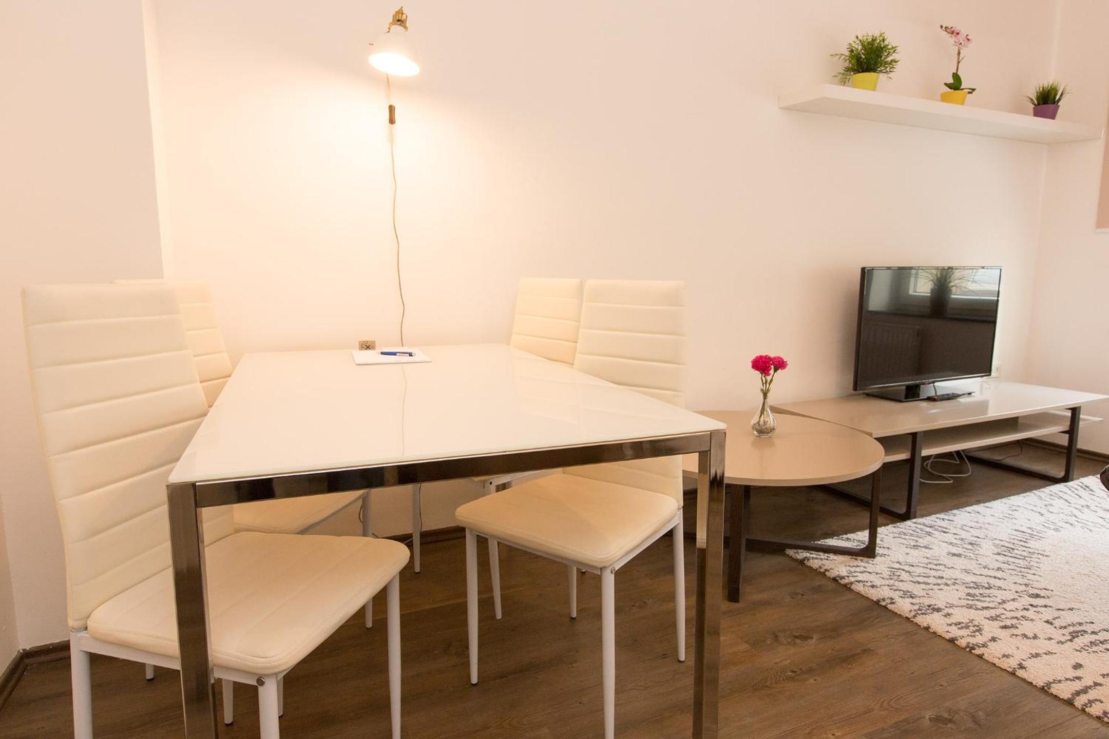 One-Bedroom Apartment - Photo 6