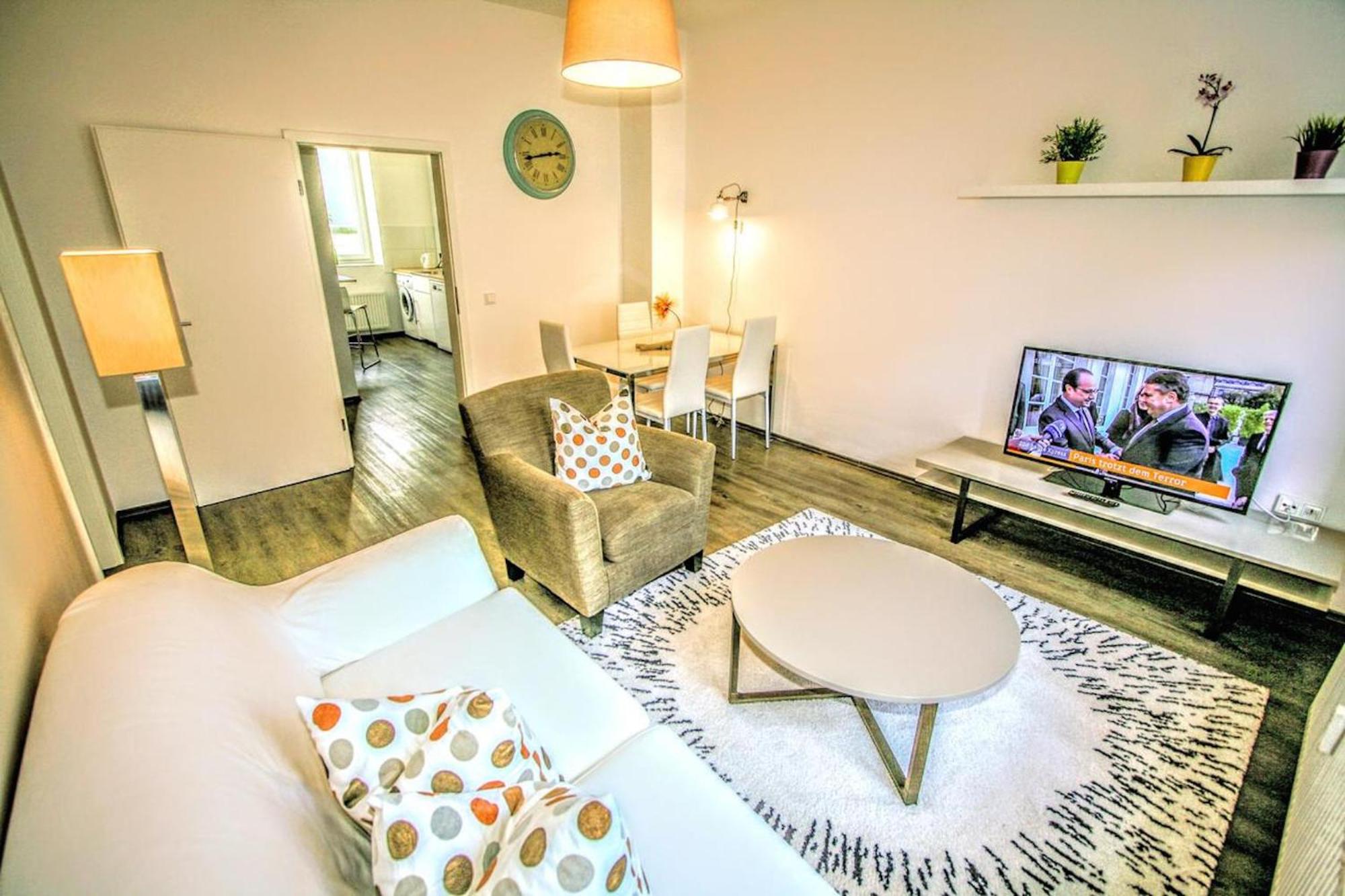 One-Bedroom Apartment - Photo 1