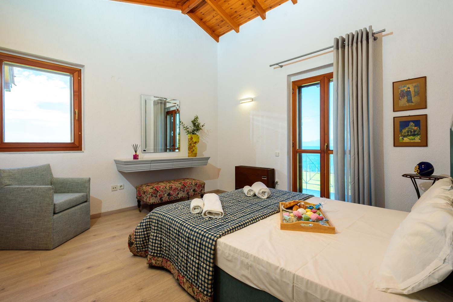 Apartment with Sea View - Photo 9