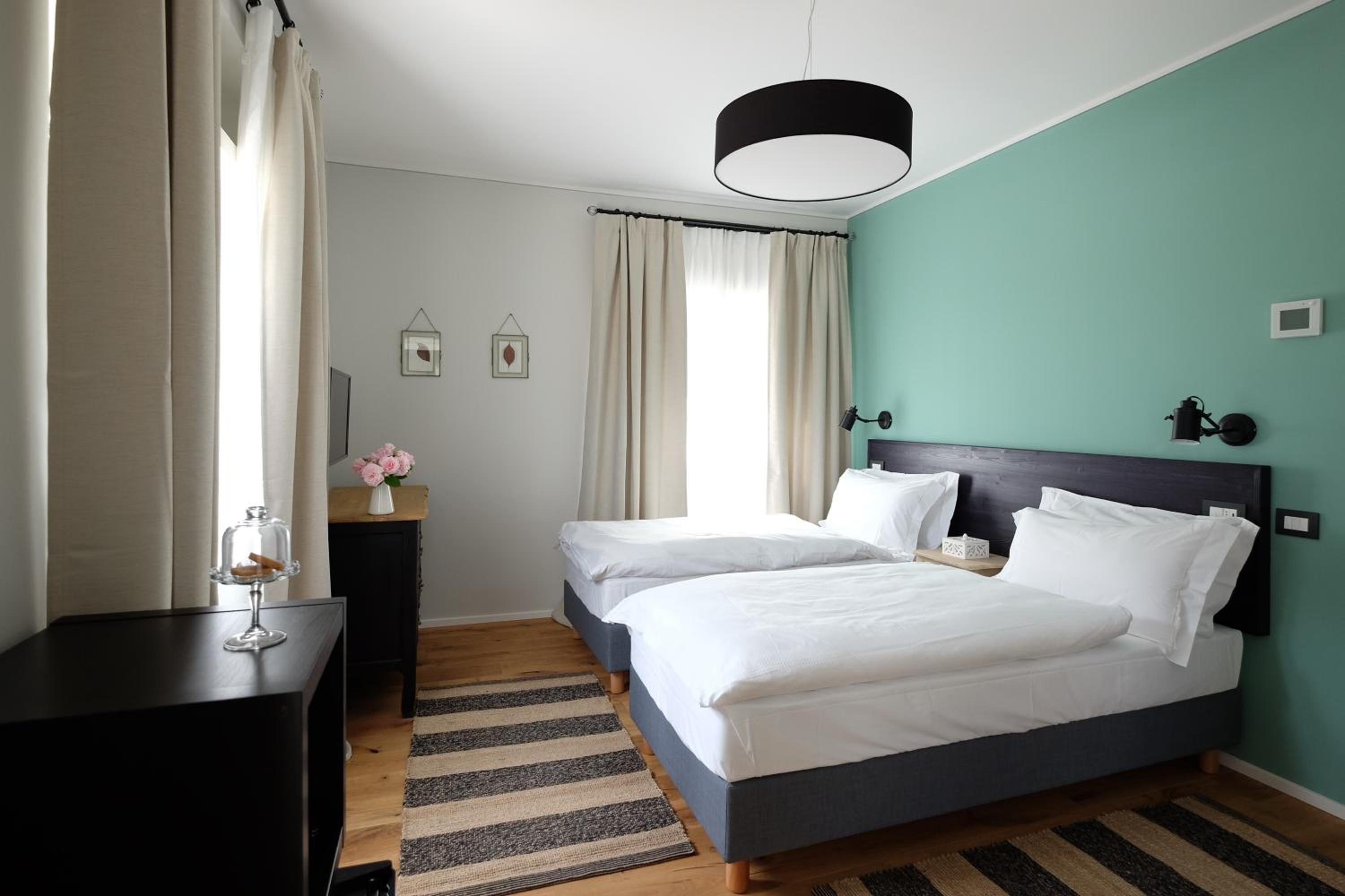Superior Double or Twin Room with Lake View - Photo 1