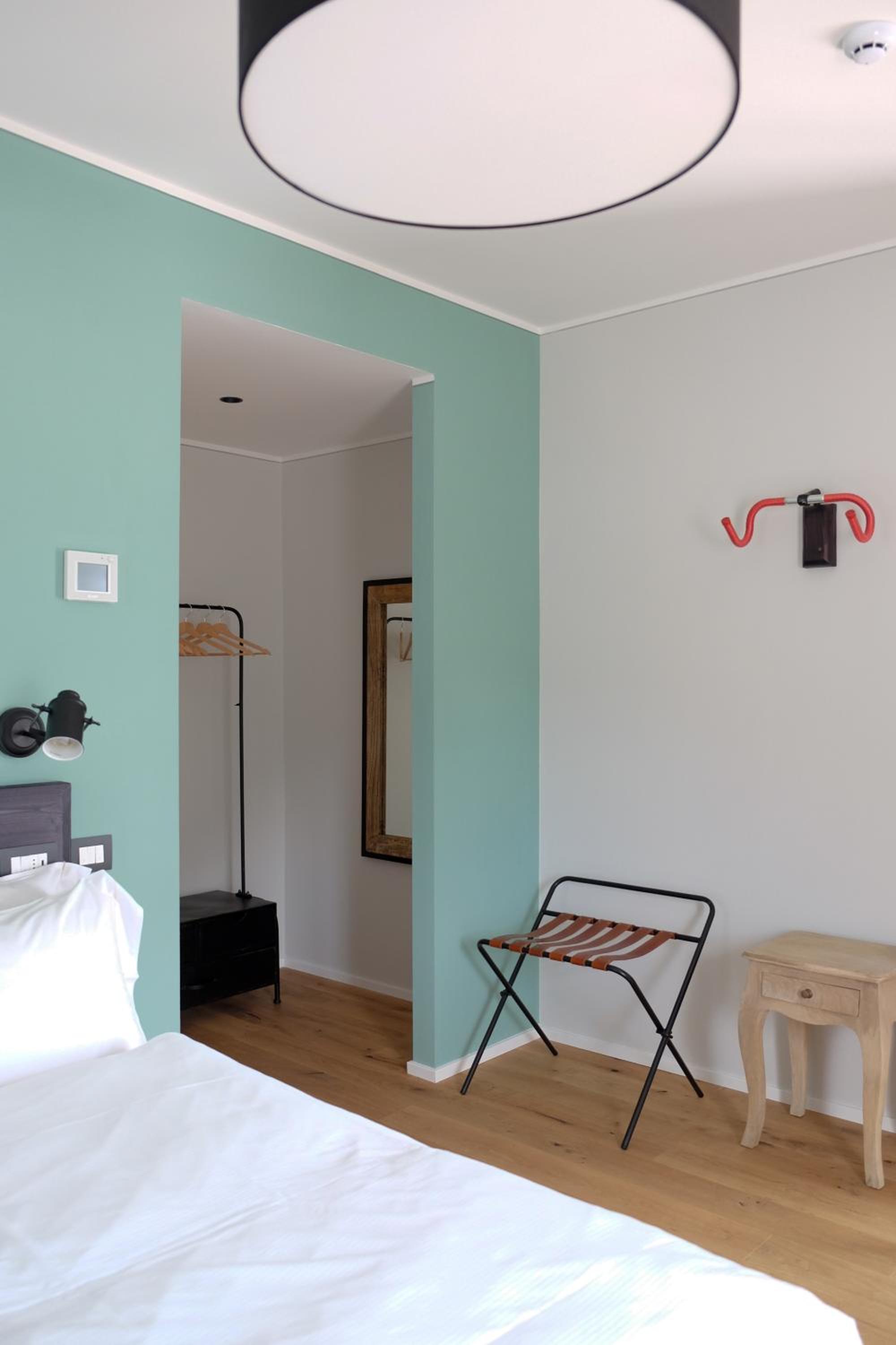Superior Double or Twin Room with Lake View - Photo 4