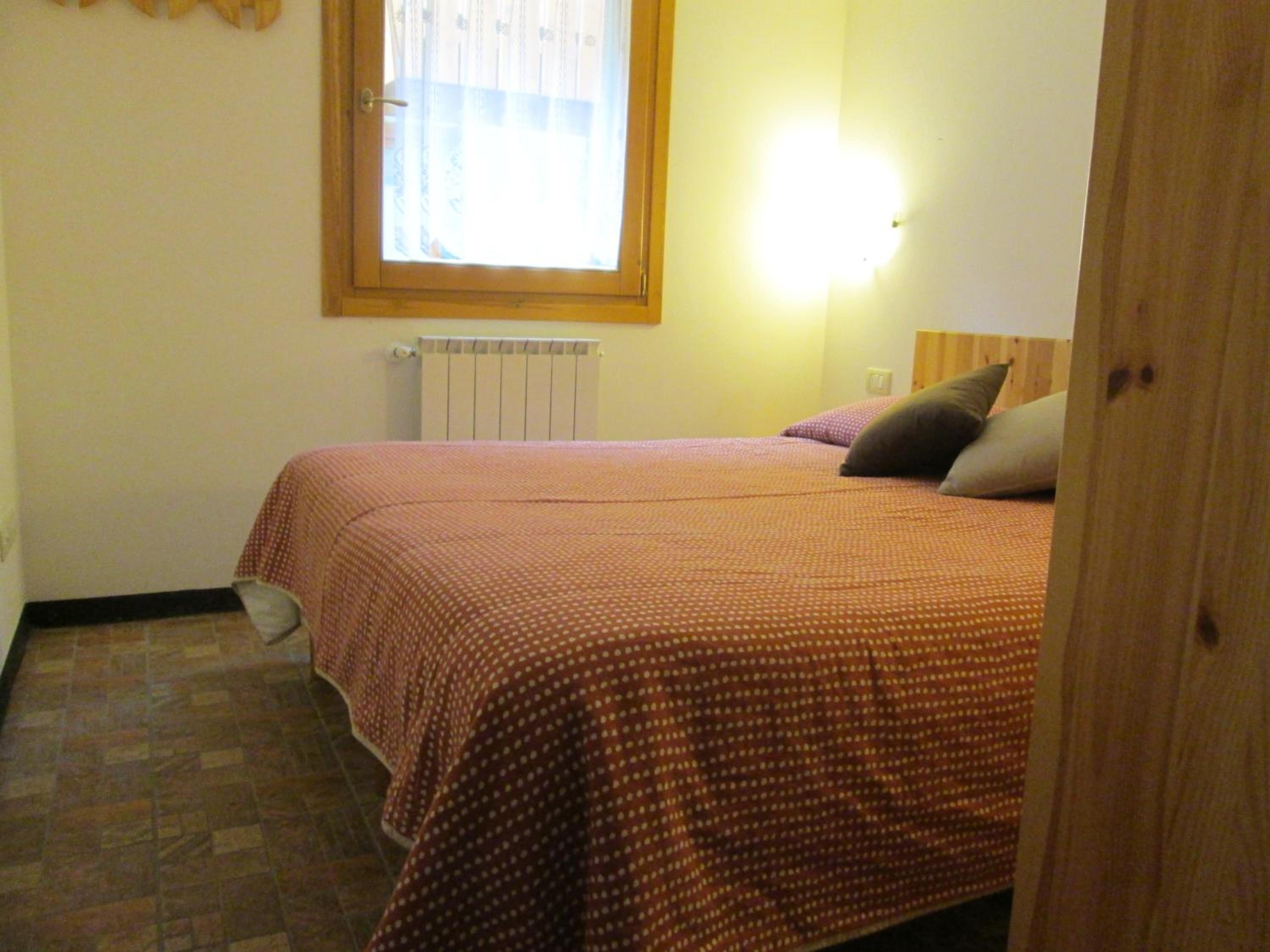 One-Bedroom Apartment with Mountain View photo 1