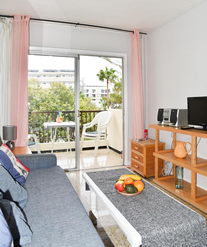 Apartment With Garden View