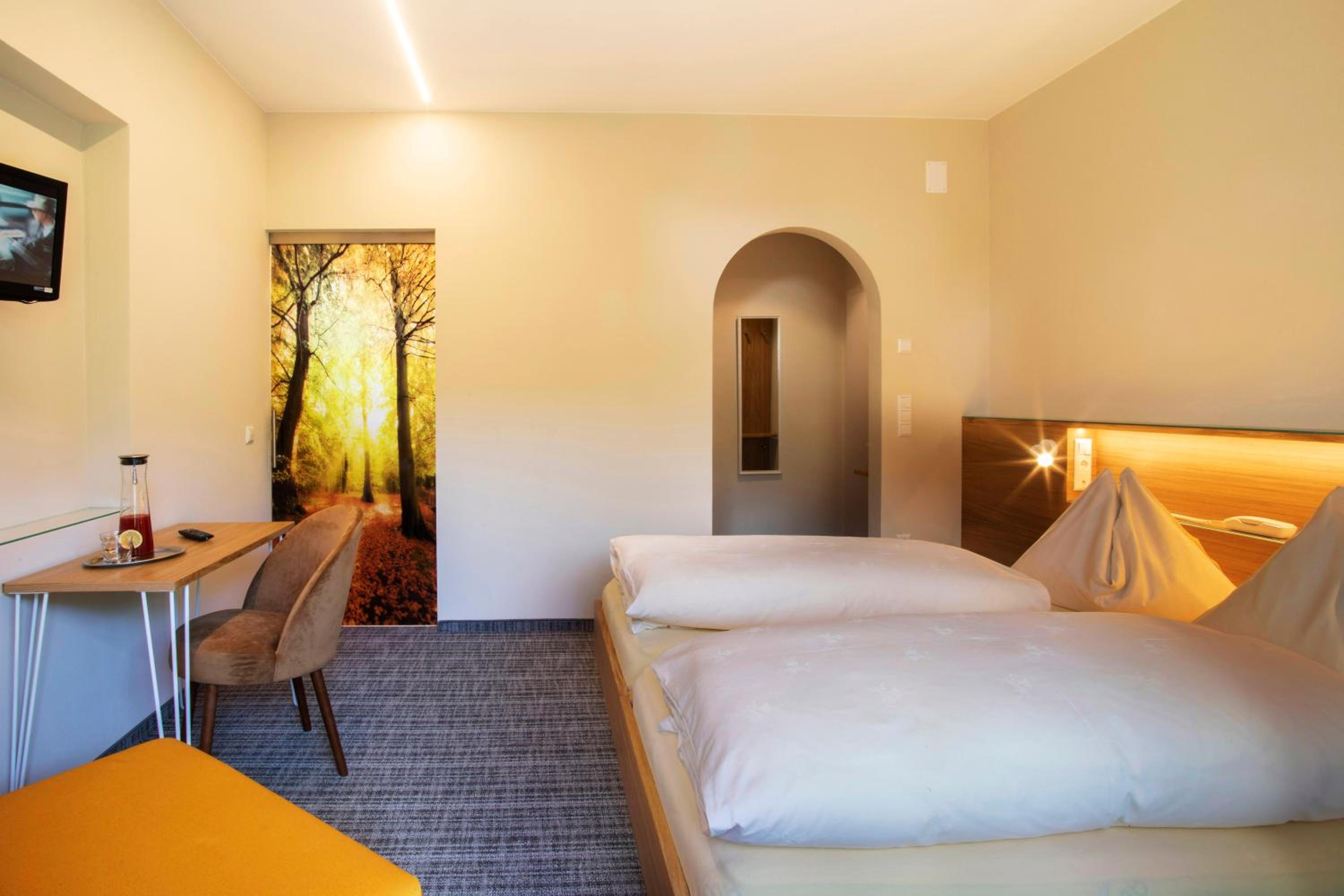 Budget Twin Room - Photo 1