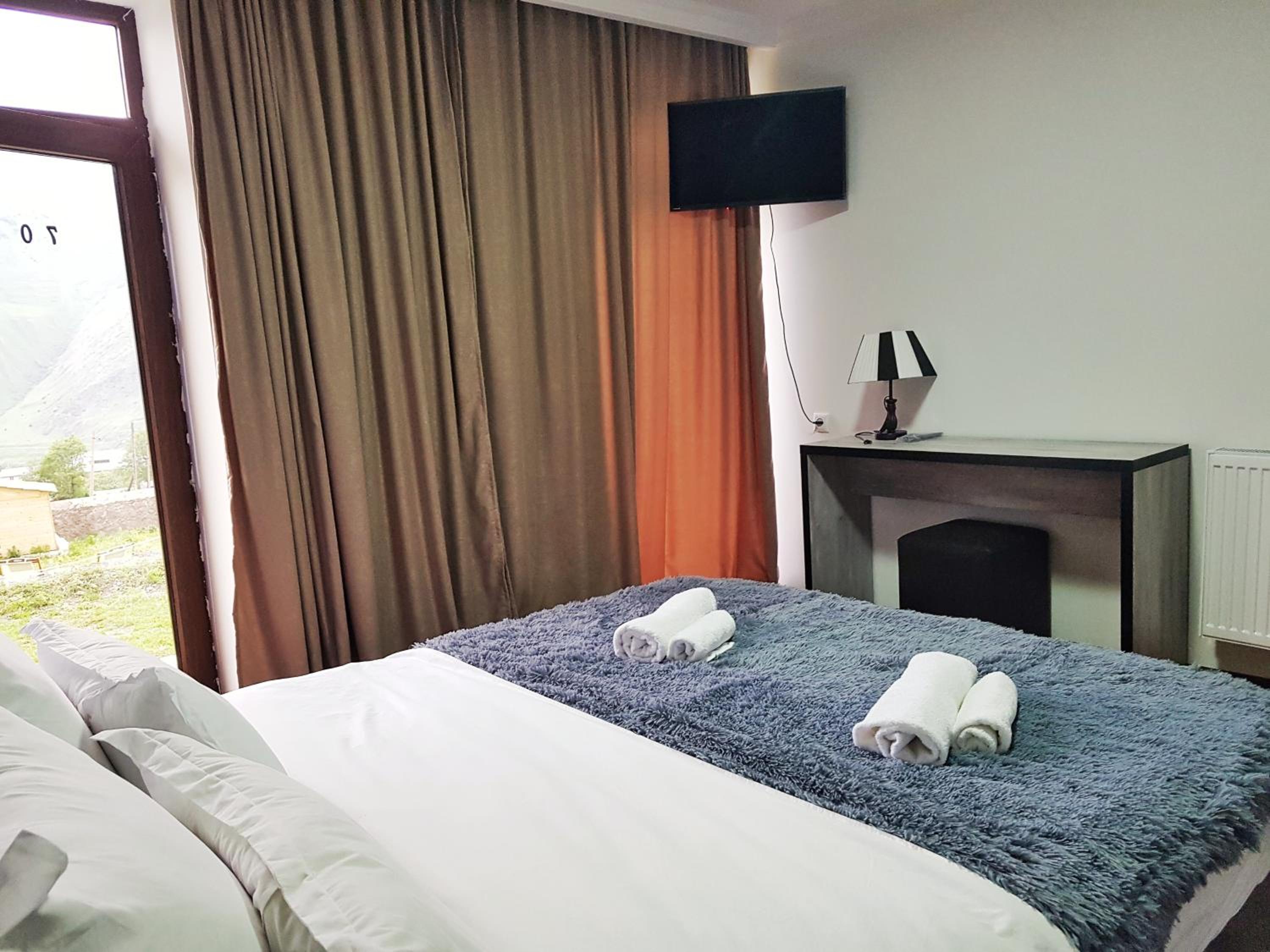 Deluxe Double or Twin Room with Mountain View