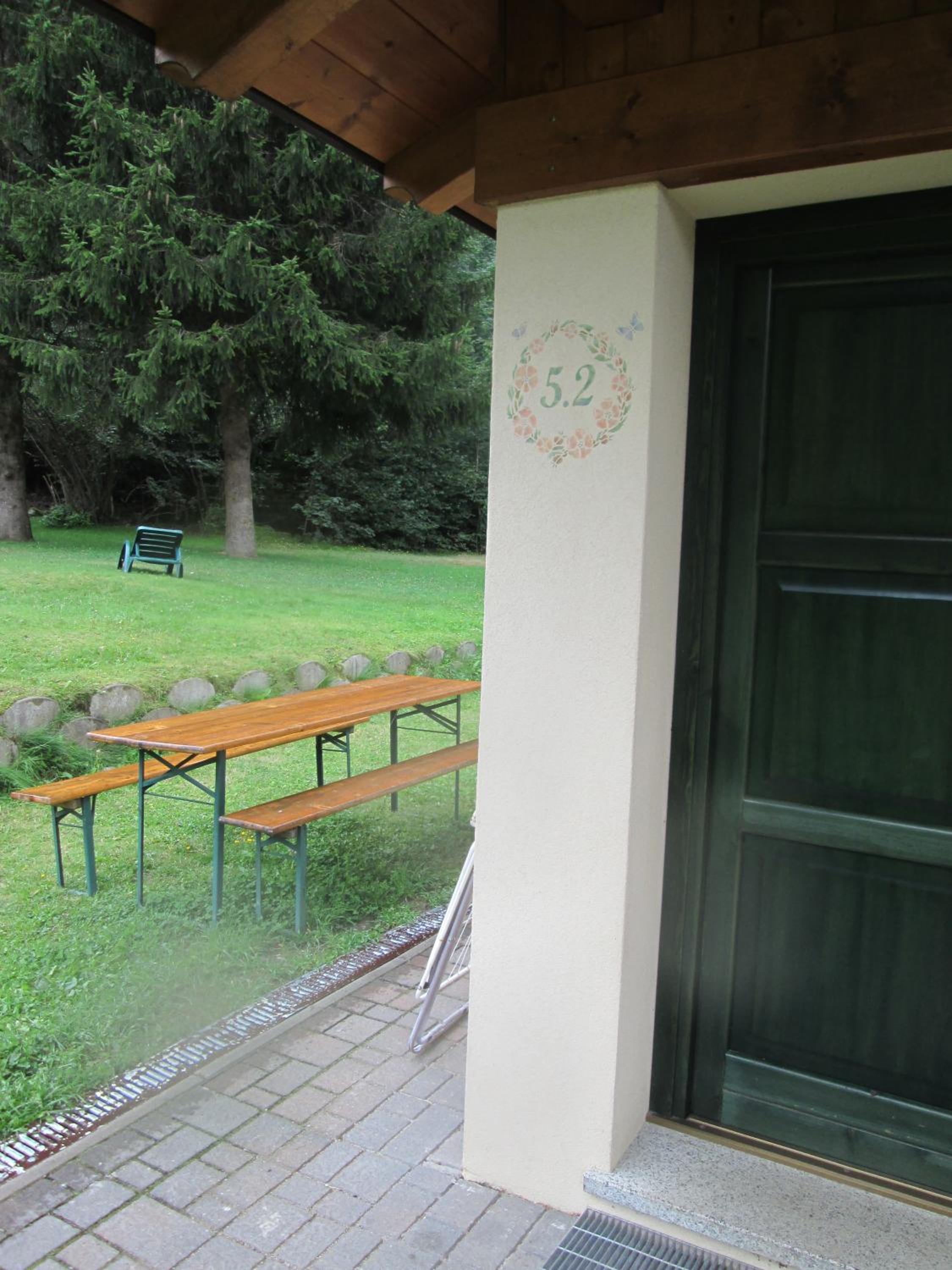 One-Bedroom Apartment with Mountain View photo 2