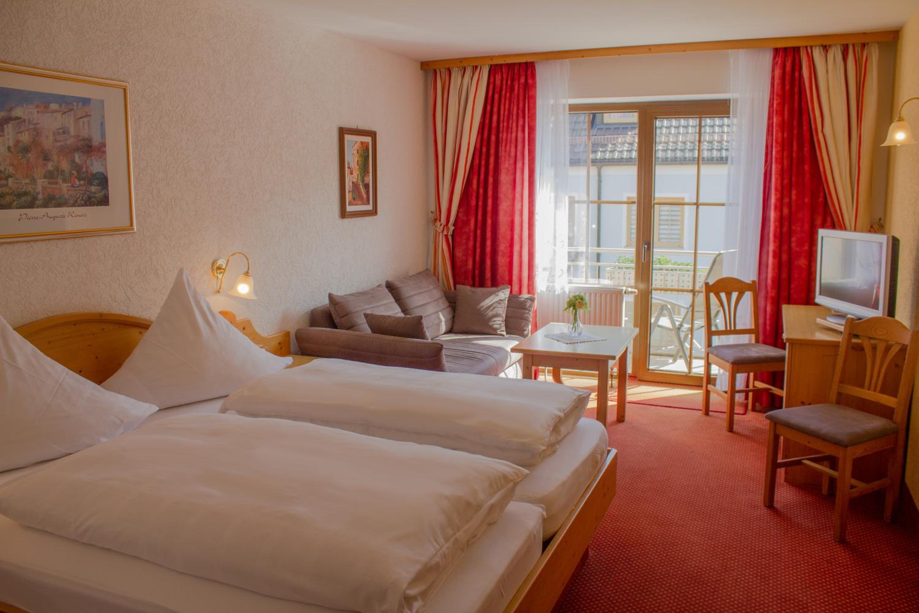 Double Room with Balcony - Photo 1