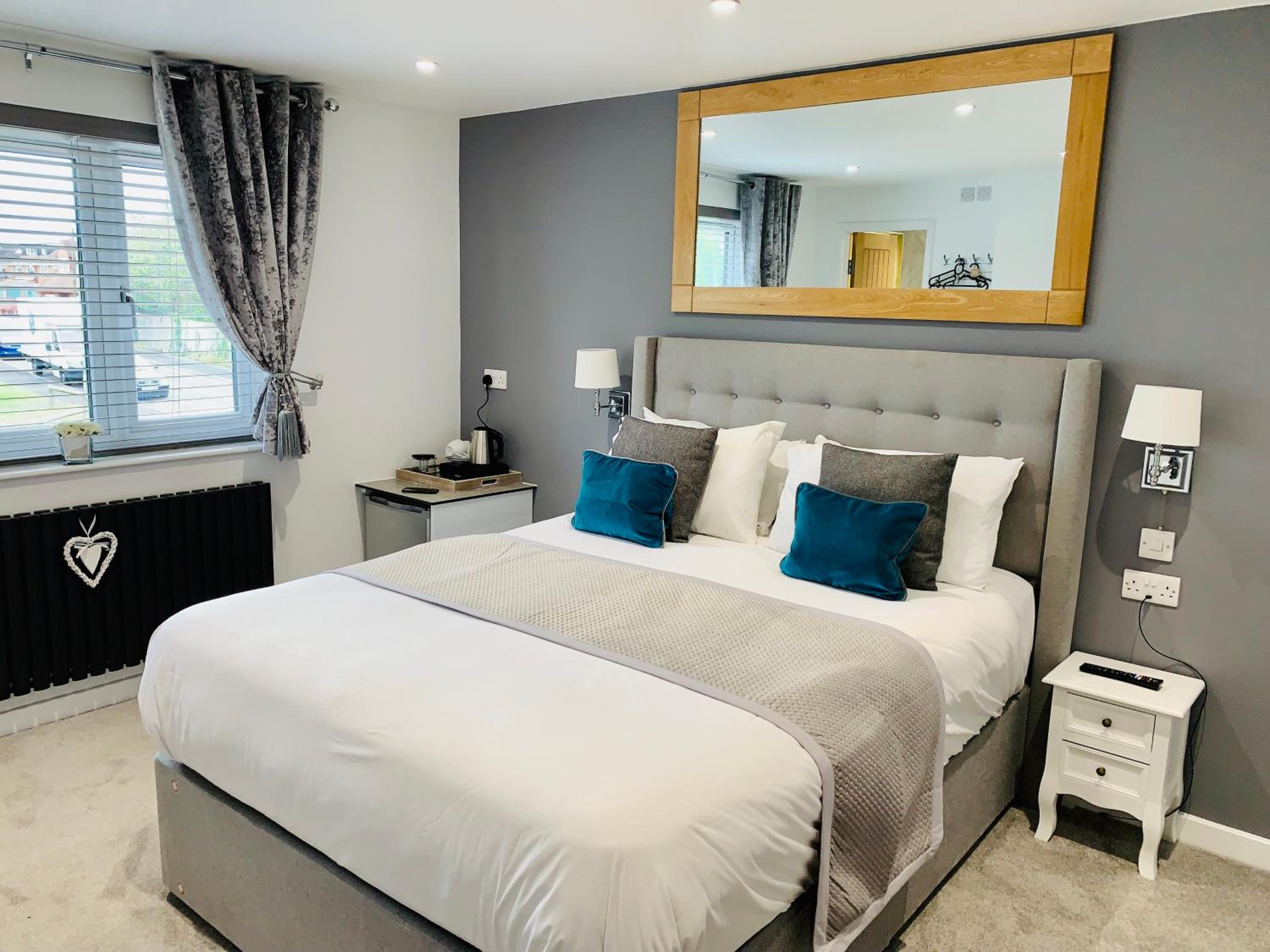 Deluxe King Suite photo 1