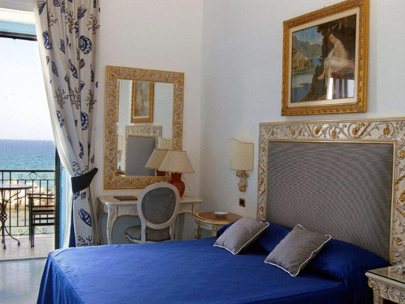 Superior Double Room with Balcony and Sea View