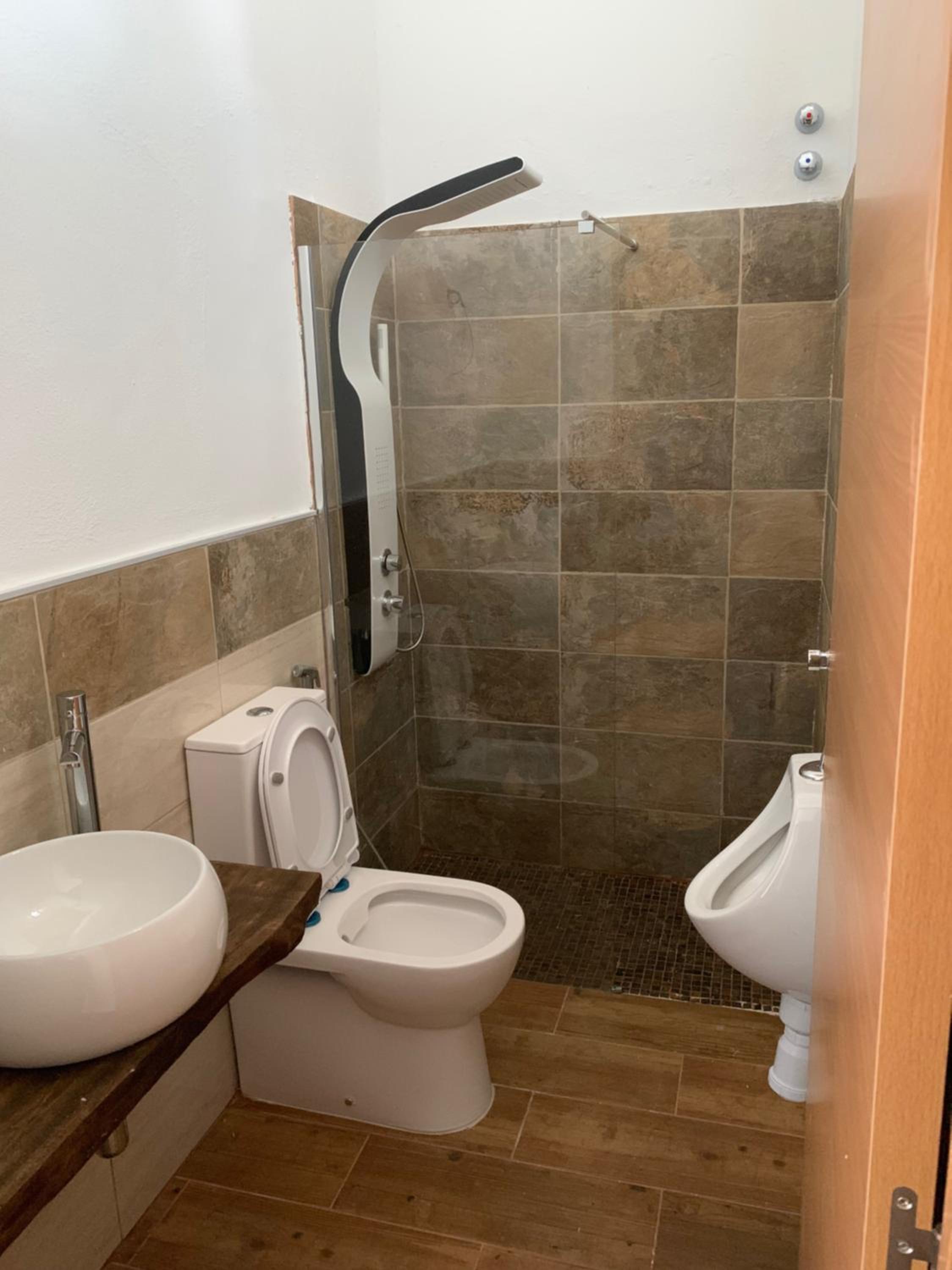 Double Room with Private Bathroom - Photo 9