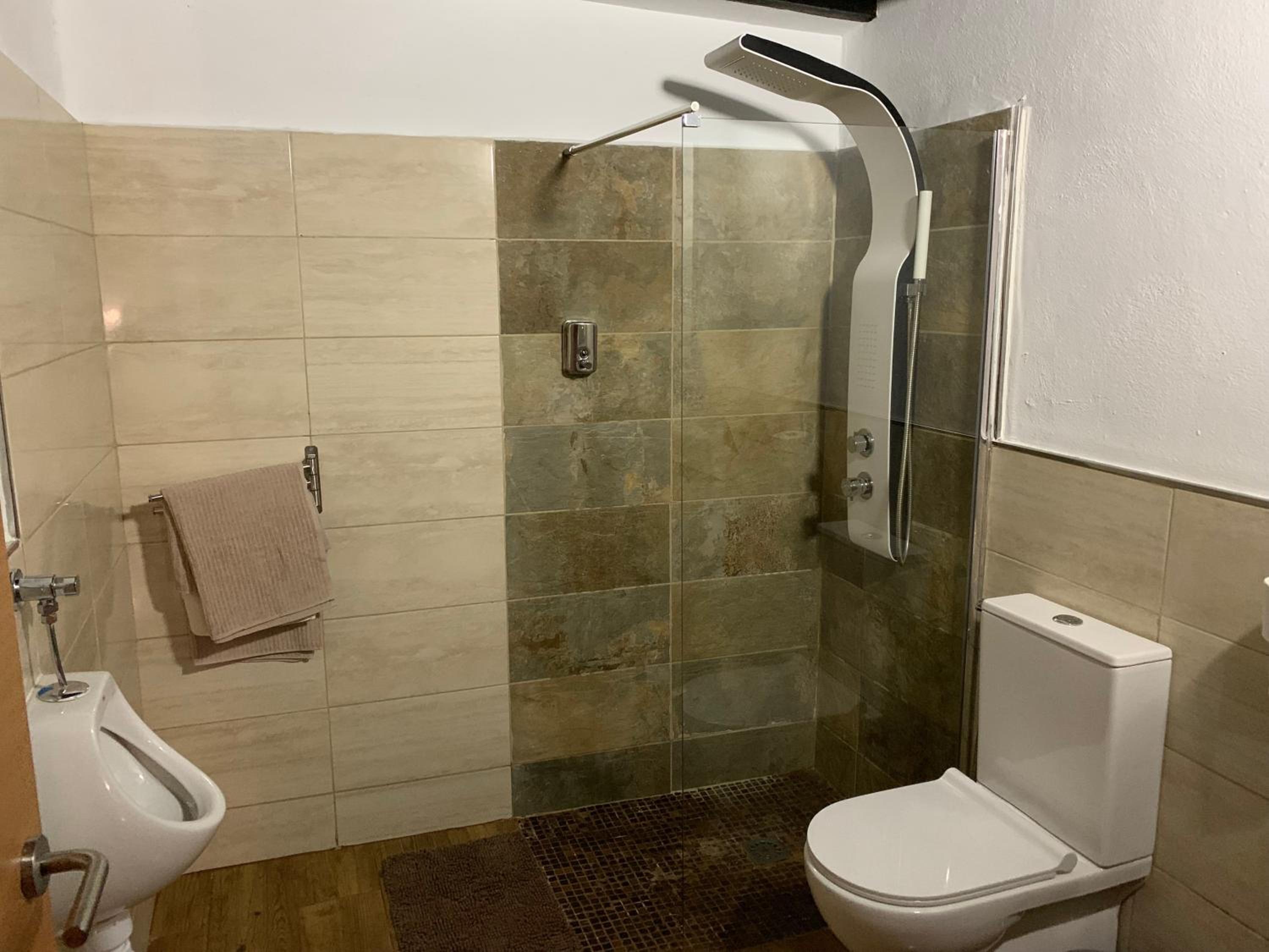 Double or Twin Room with Private Bathroom - Photo 13