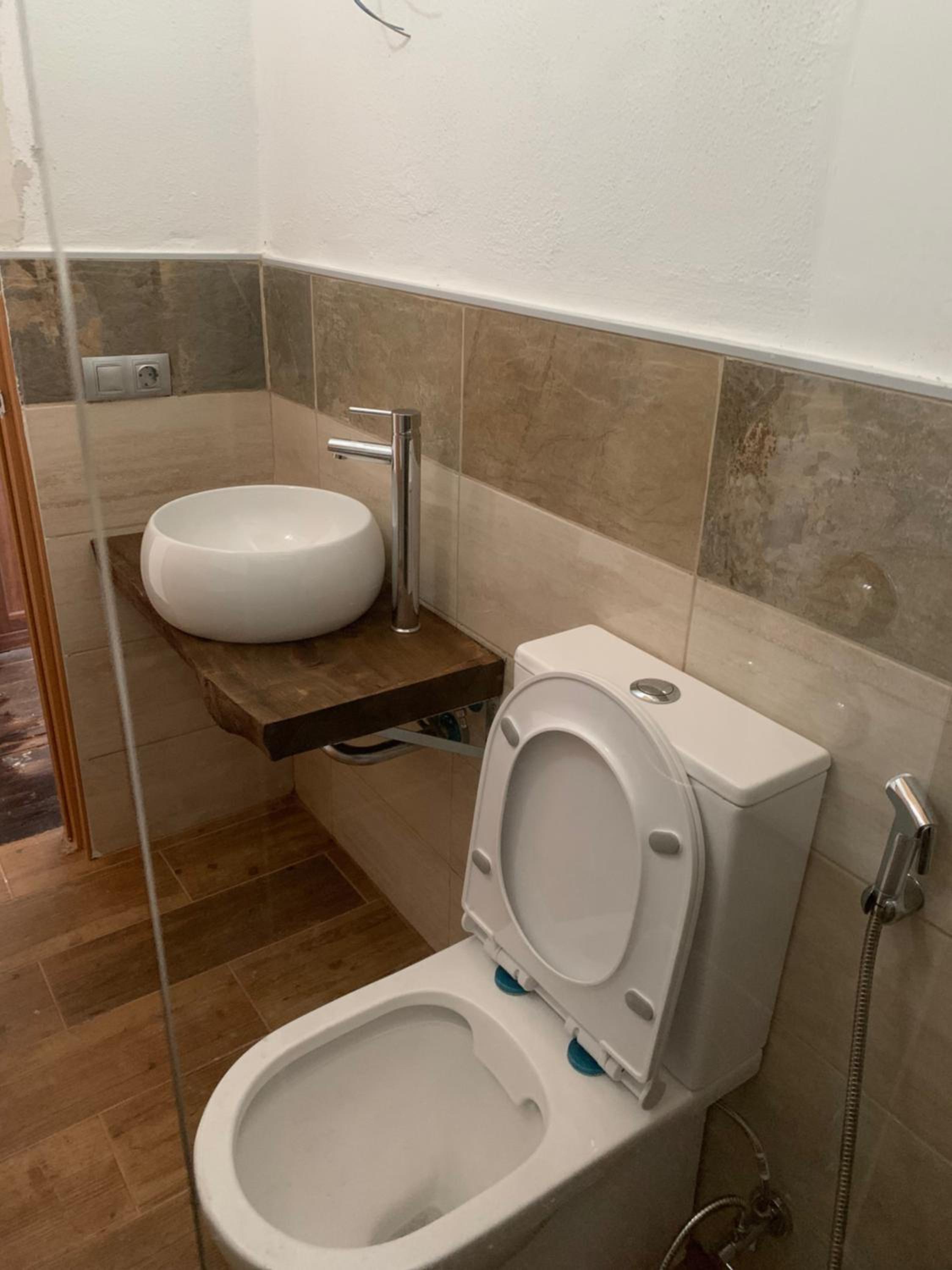Double Room with Private Bathroom - Photo 8