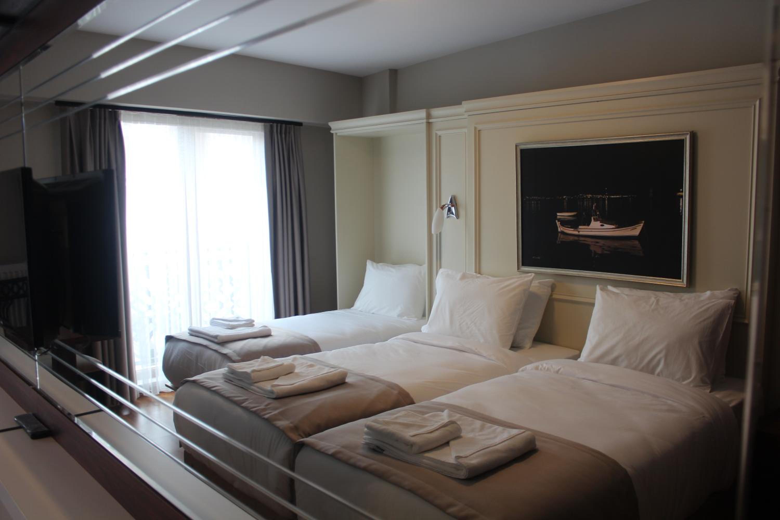 Superior Triple Room photo 3
