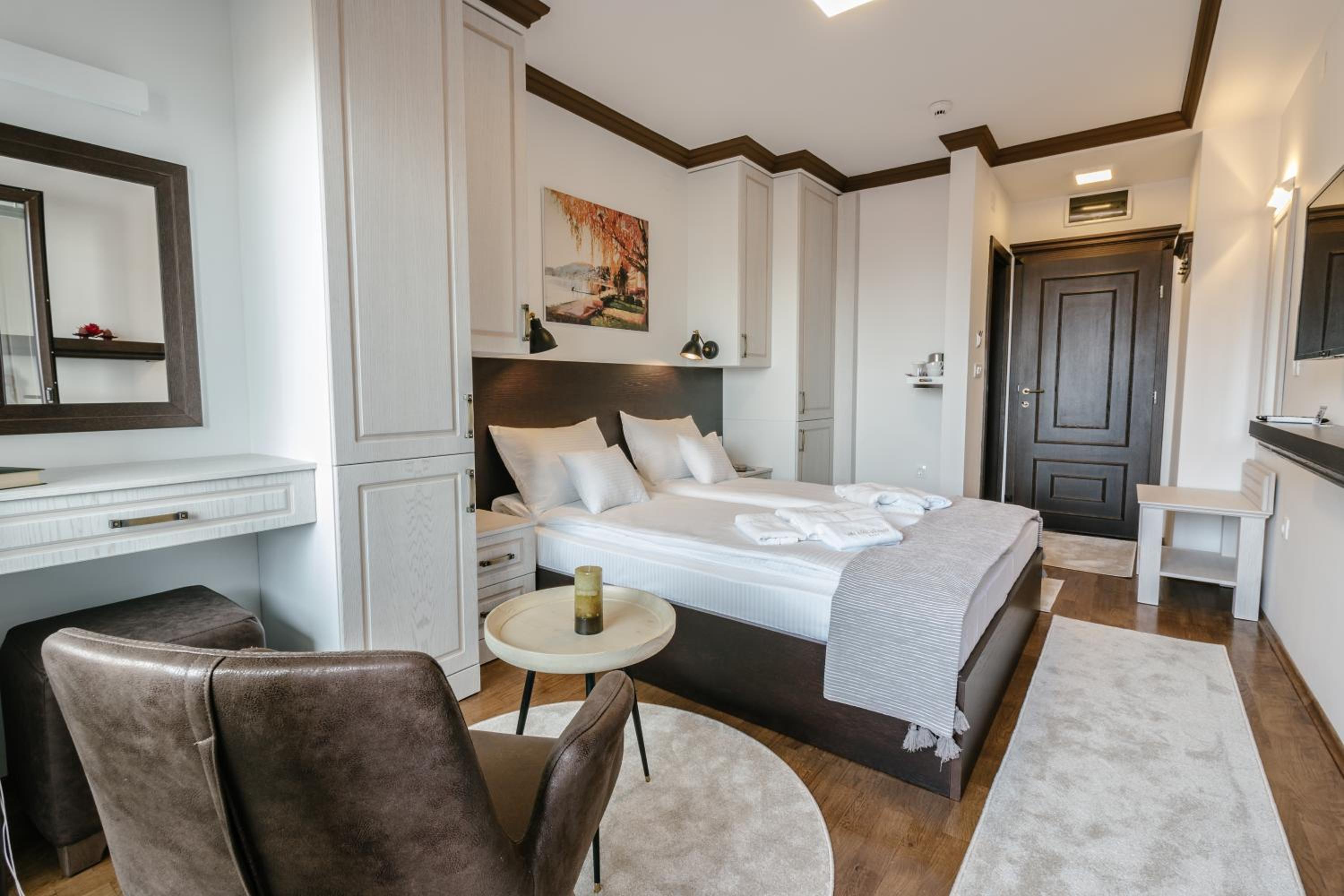 Standard Double Room with Lake View photo 3