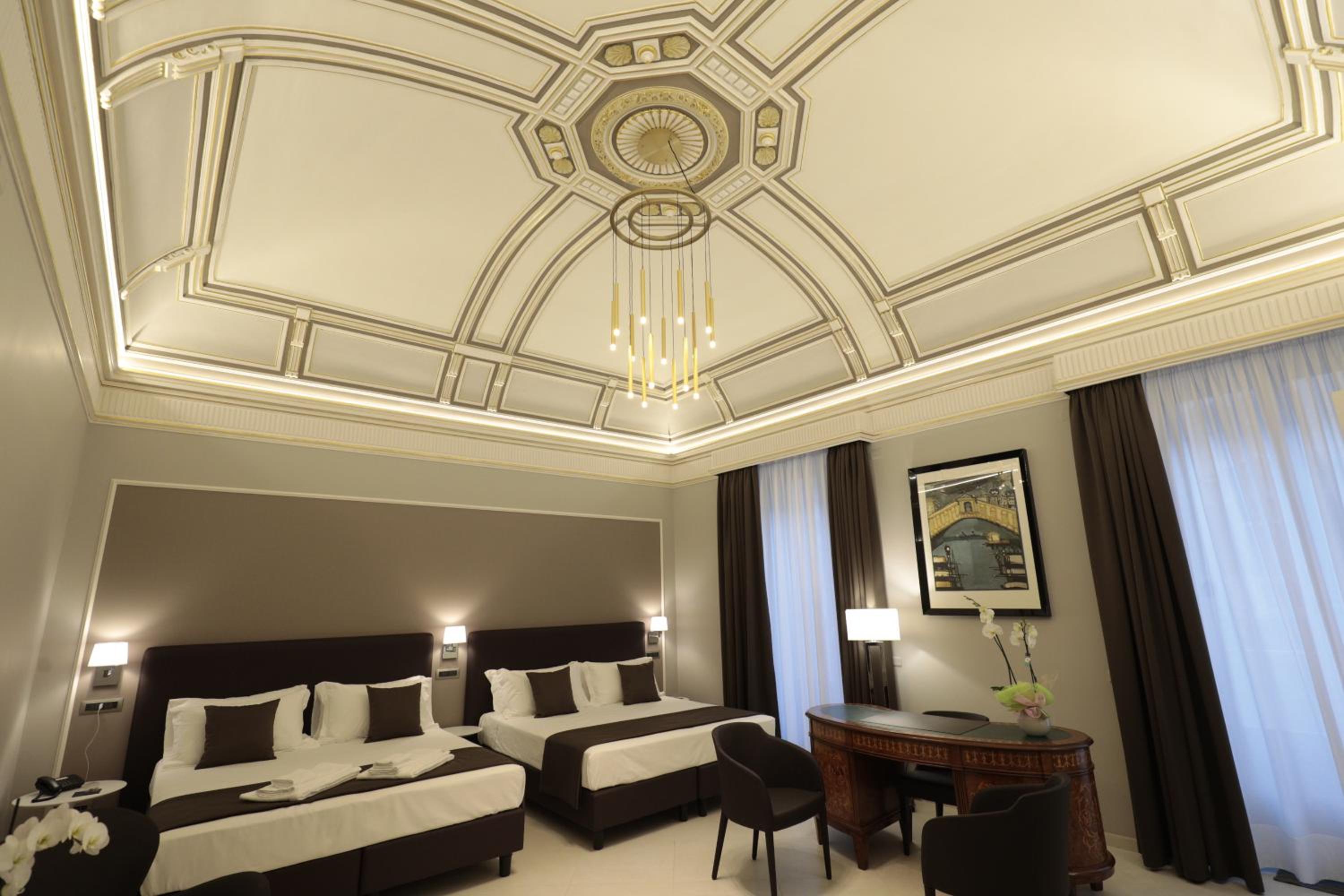 Executive Queen Room with Two Queen Beds photo 1