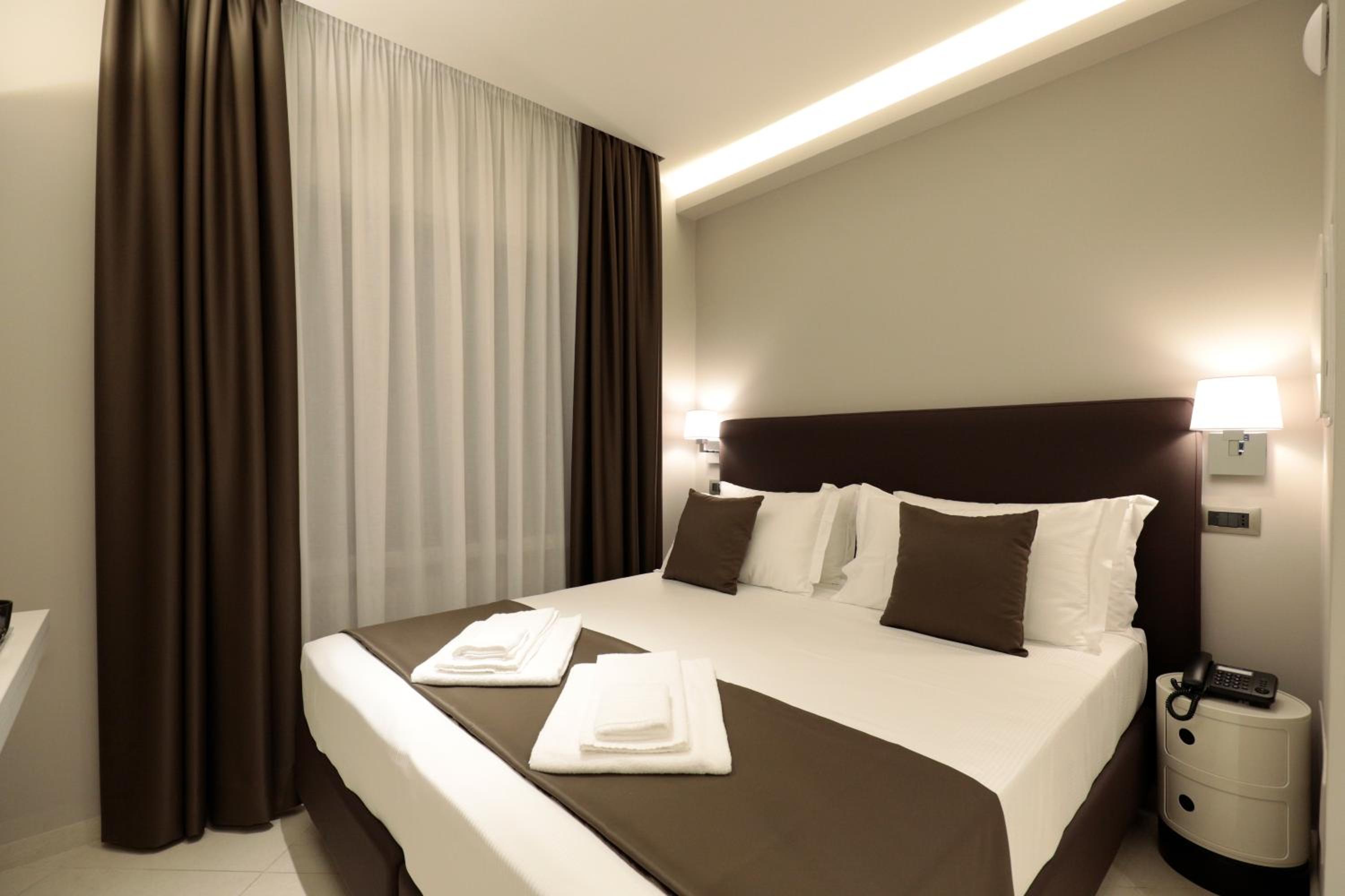 Standard Double or Twin Room - Photo 1