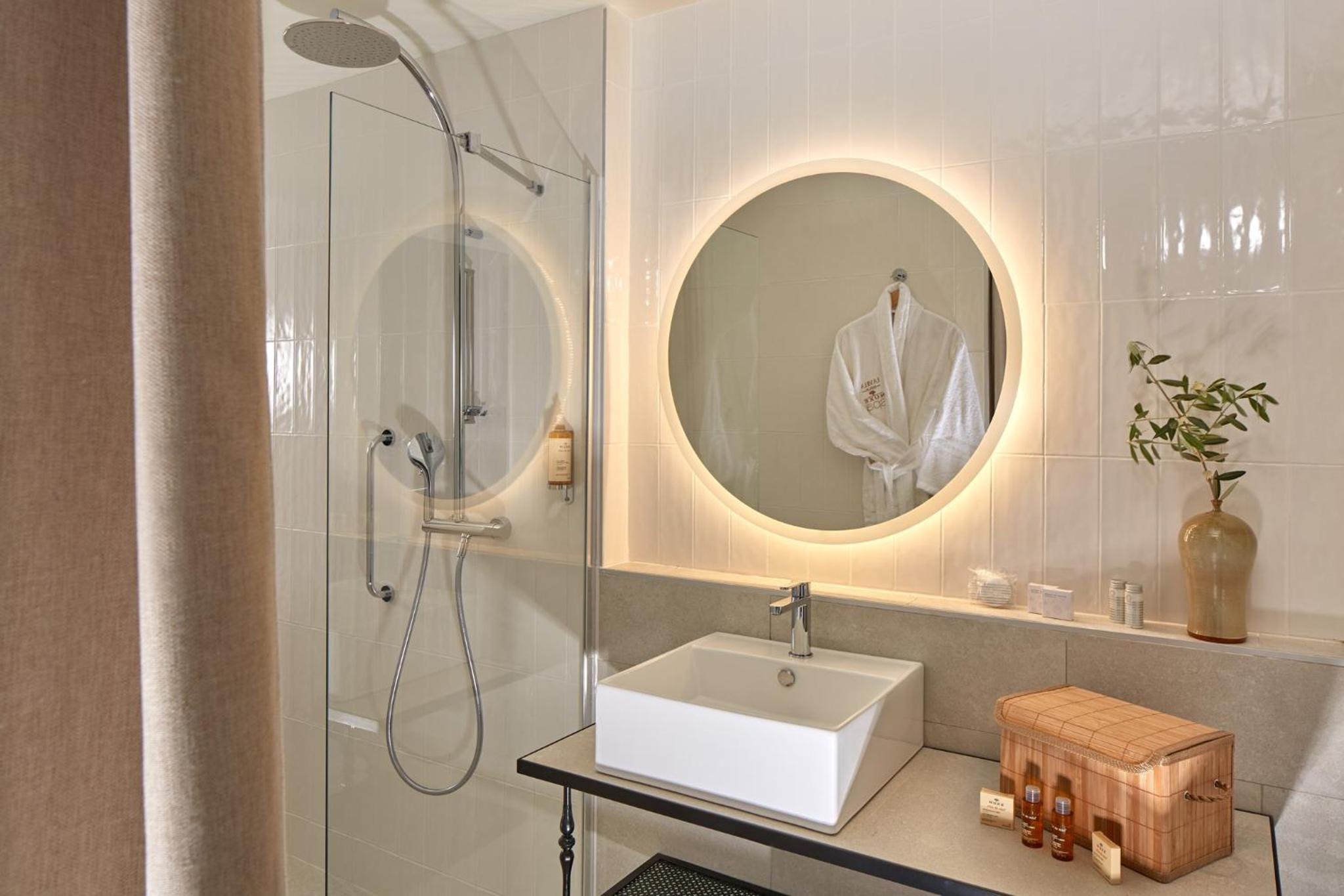 Mini Suite with Jacuzzi - Photo 4