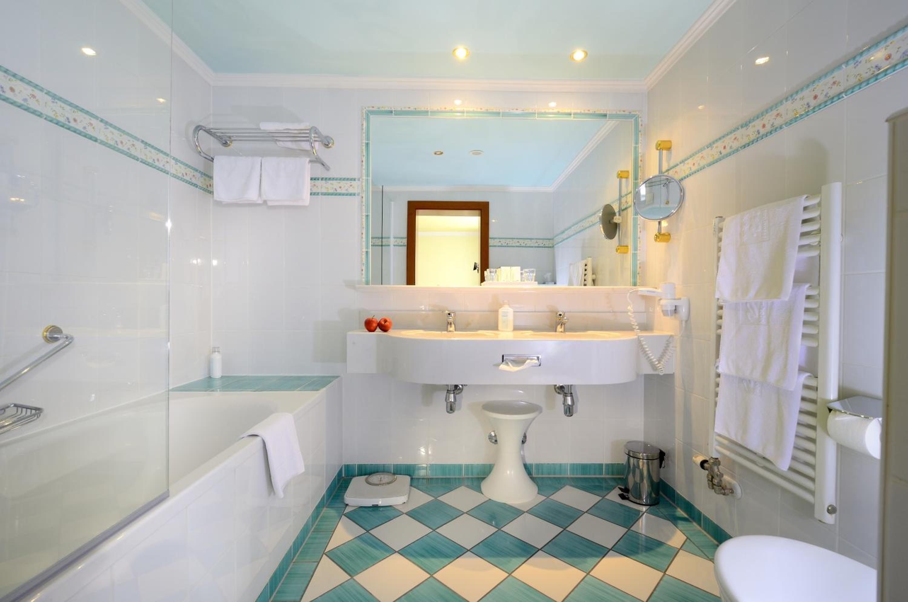 Deluxe Double Room with Balcony - Photo 5