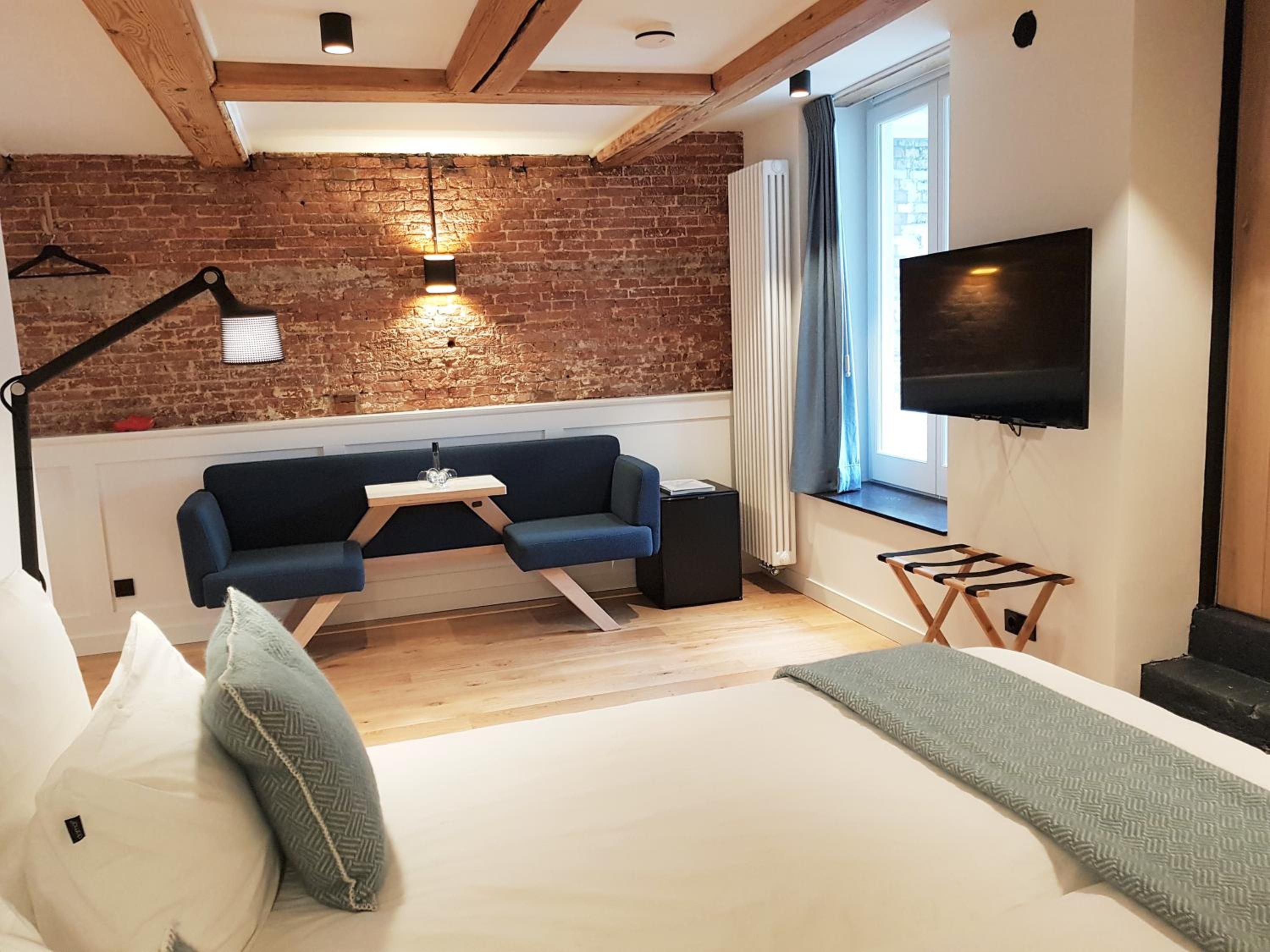 Twin Room with Private Bathroom photo 2