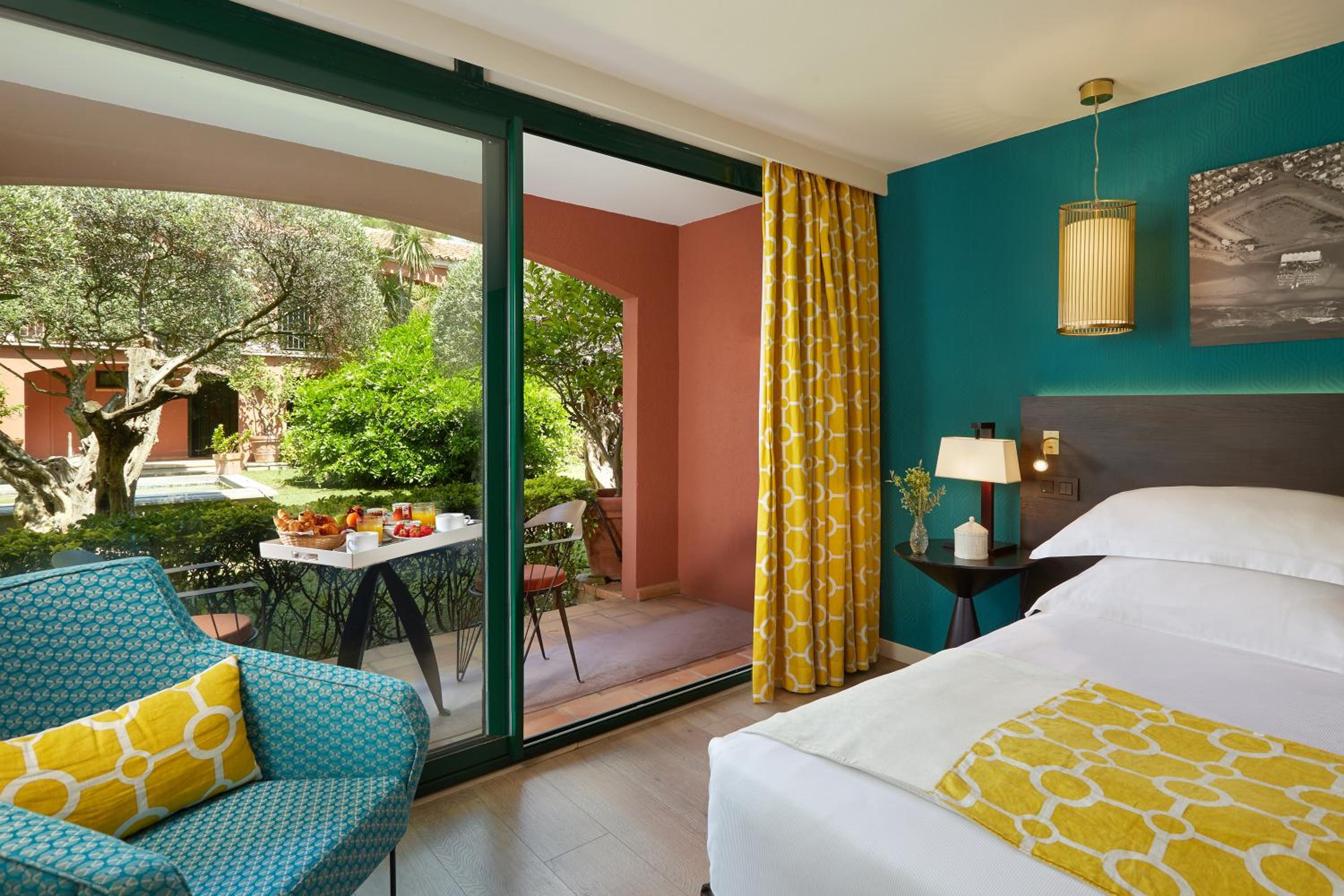 Deluxe Room - Photo 5