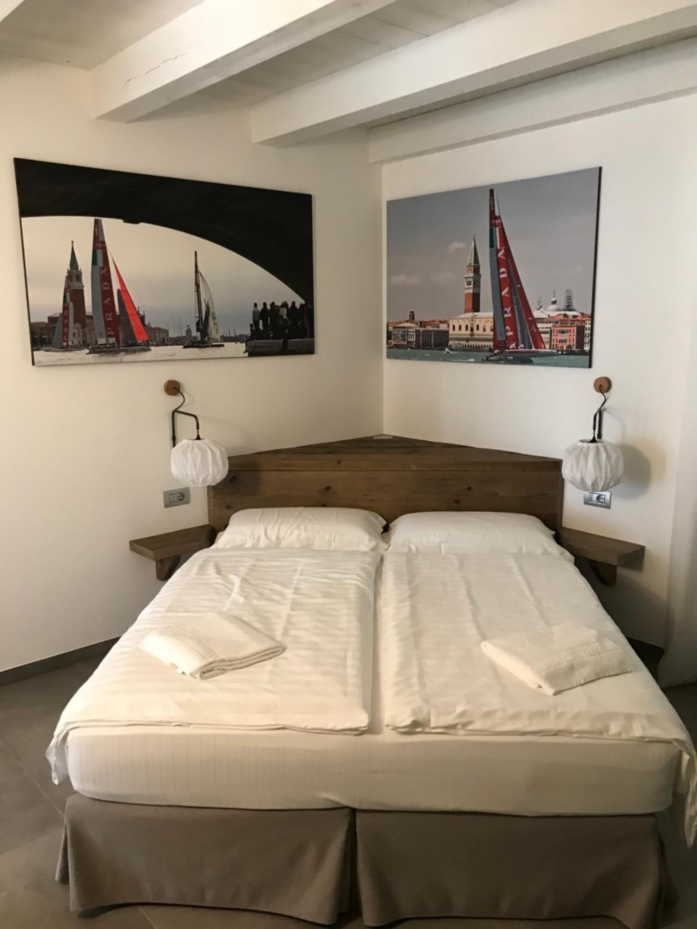 One Bedroom Apartment with Lake View photo 2
