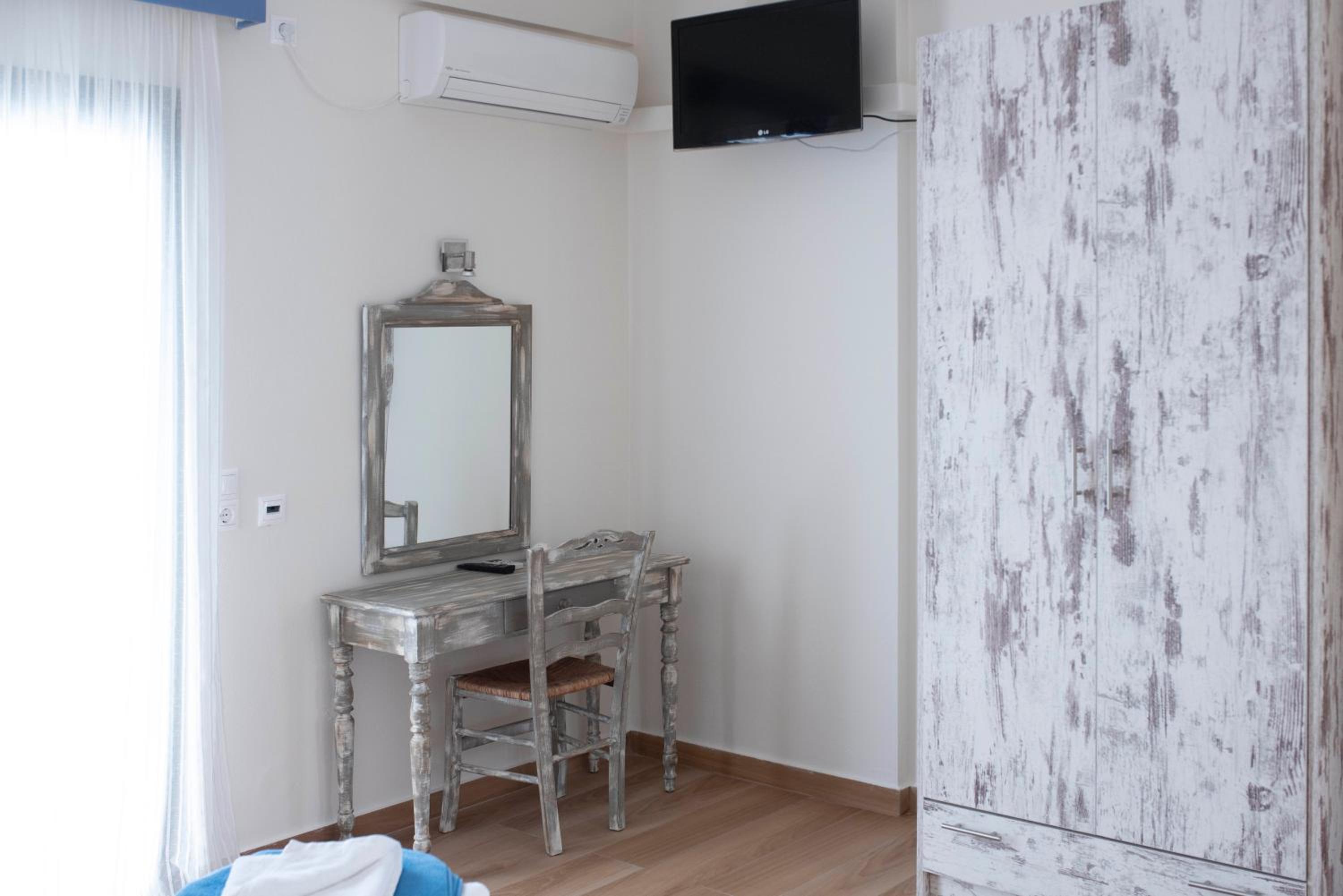Studio with Sea Vew (2 Adults + 1 Child)  photo 3