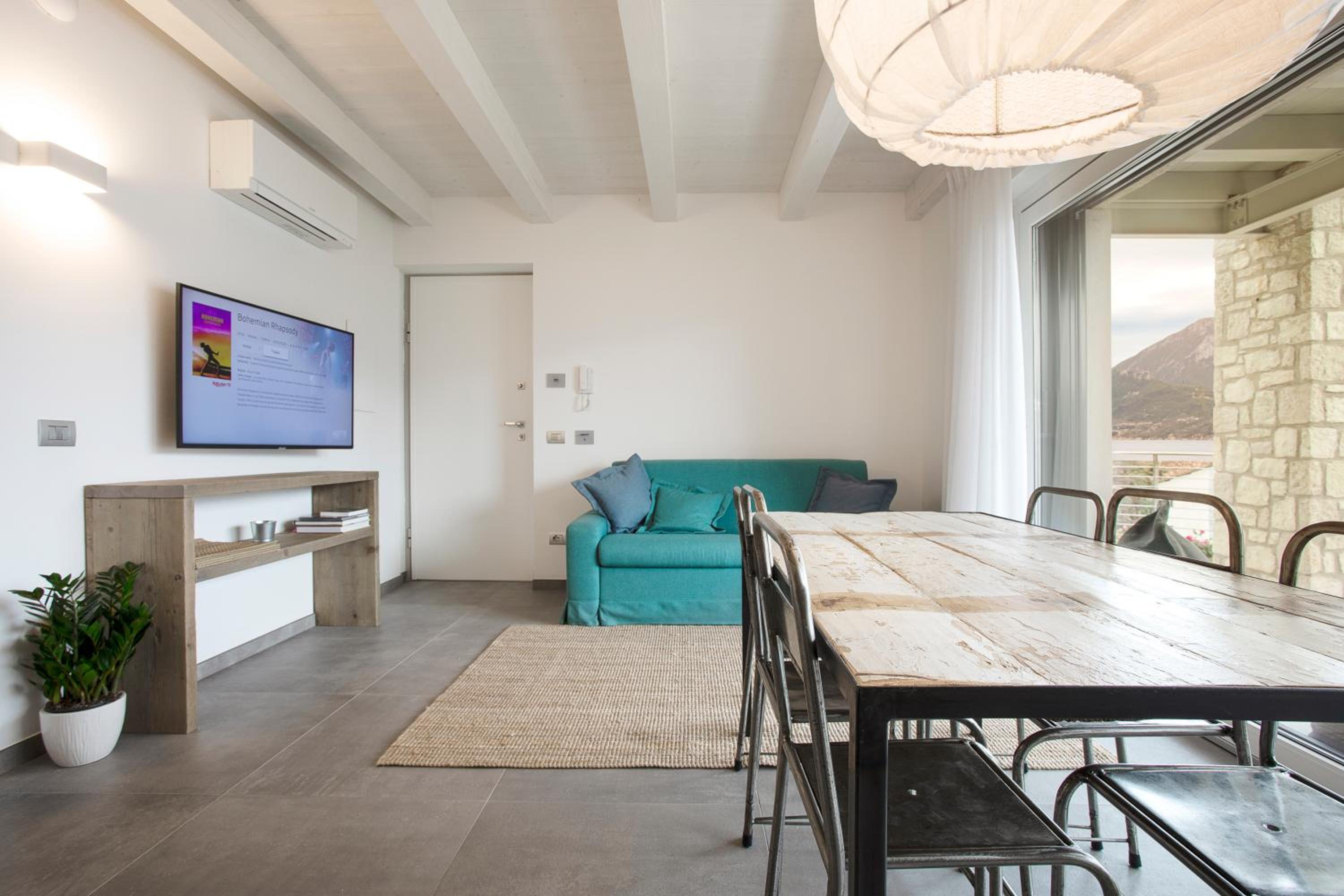 Two-Bedroom Apartment with Lake View photo 1