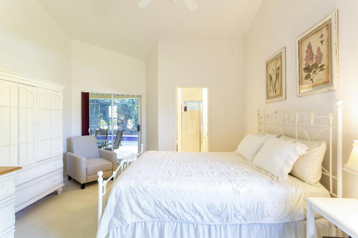 Three-Bedroom House photo 3