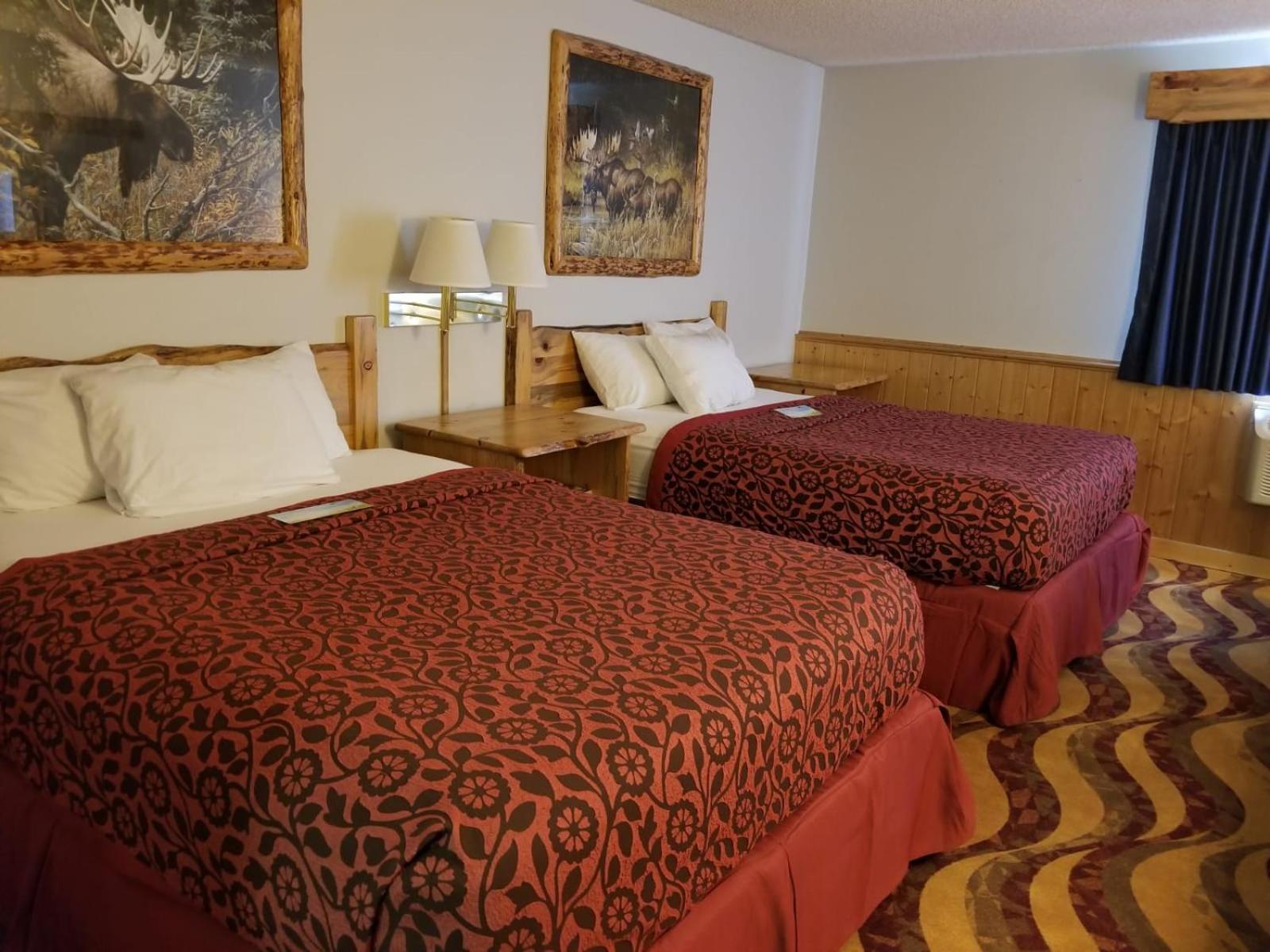 Queen Room With Two Queen Beds - Non-Smoking