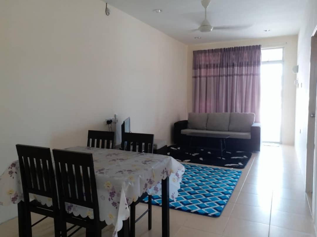 Three-Bedroom House photo 2