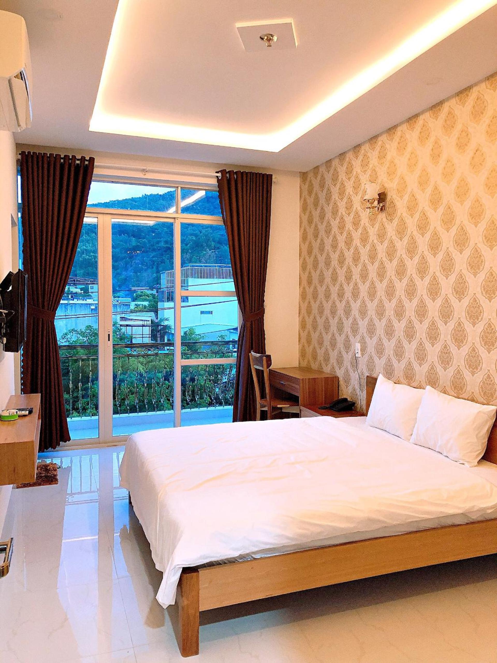 Double Room with Balcony (3 Adults) photo 3