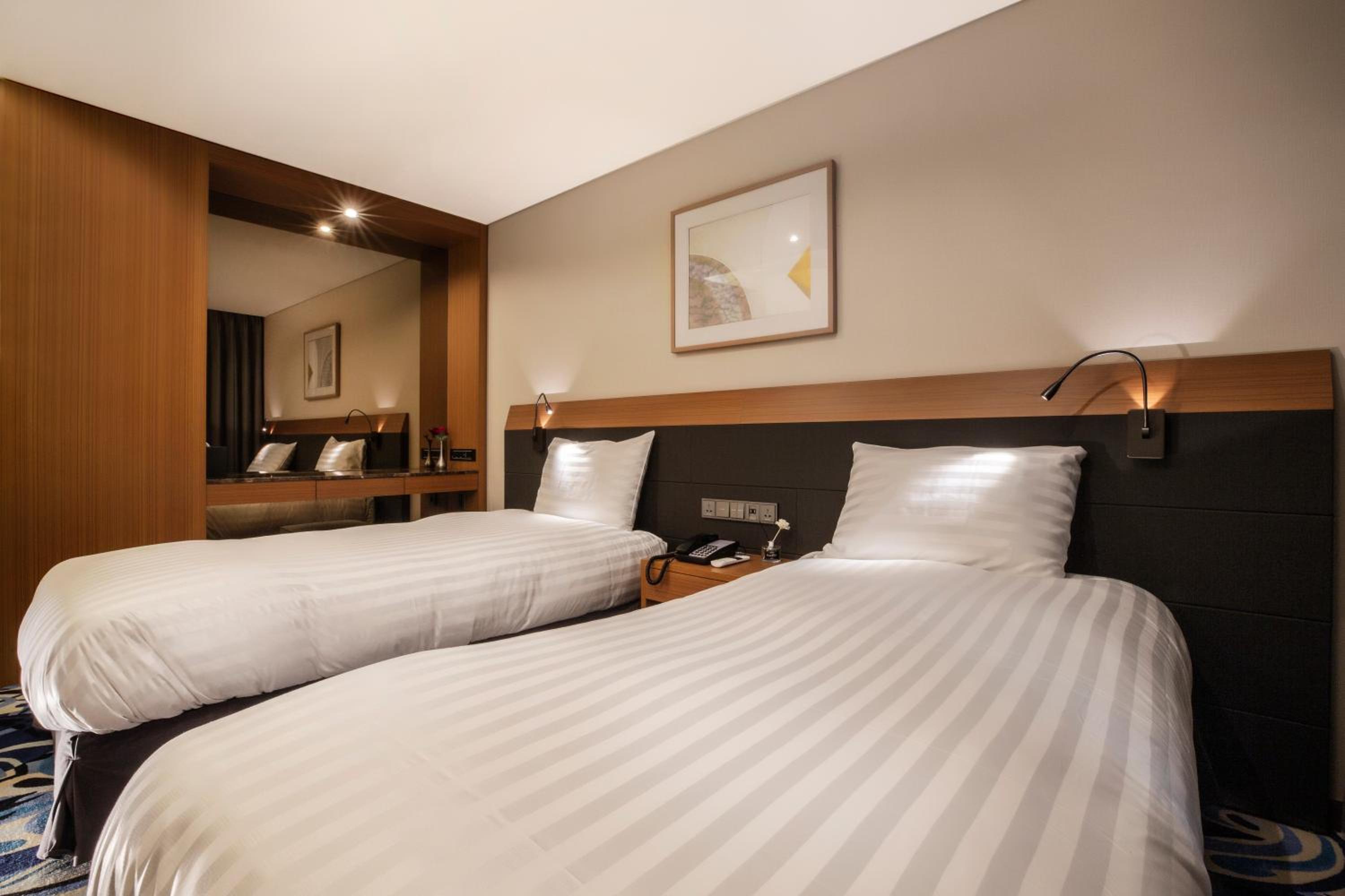 Superior Twin Room with City View photo 3