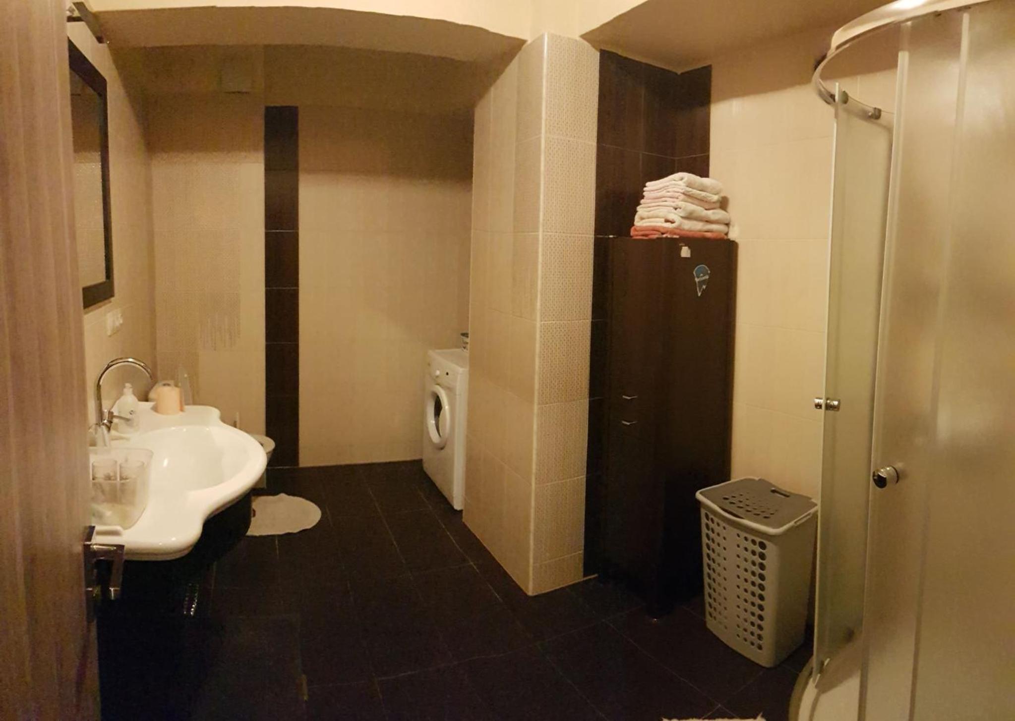 Apartment photo 2