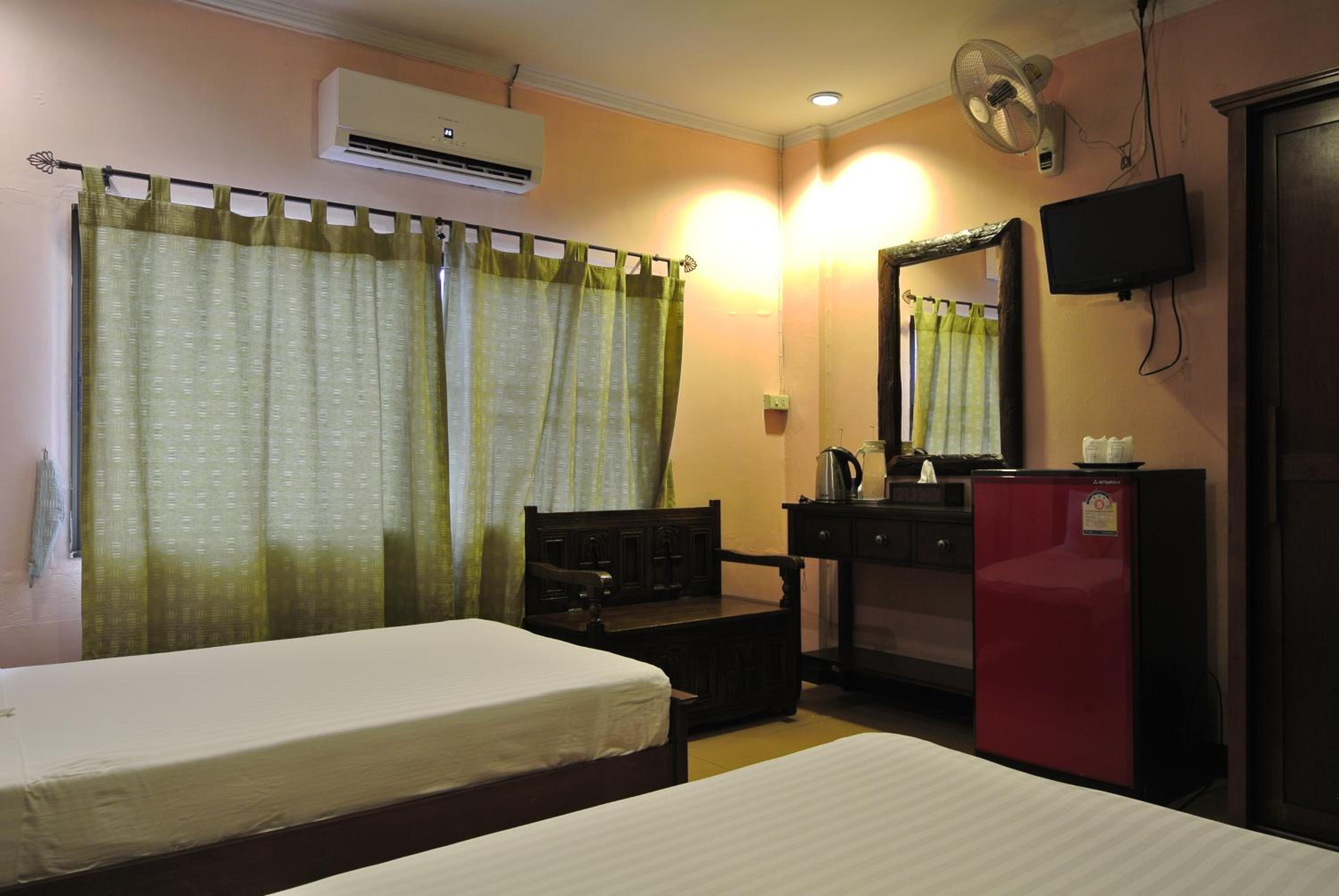 Deluxe Twin Room - Photo 2