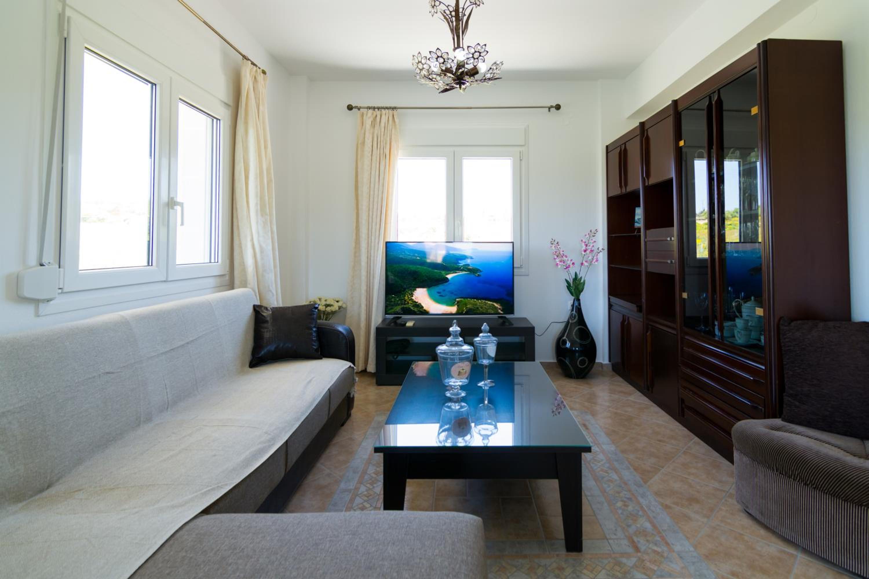Villa with Private Pool - Photo 11