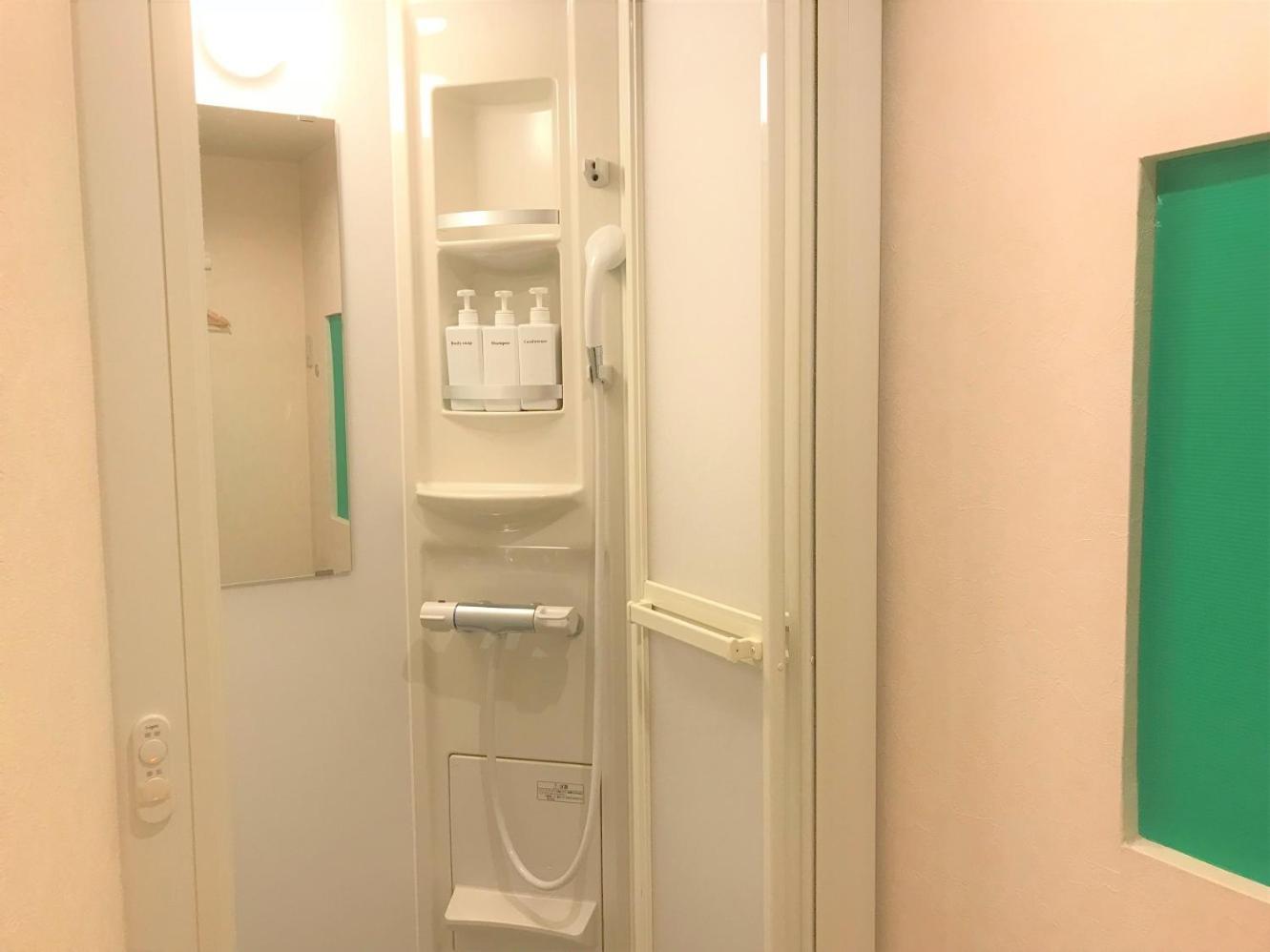 Budget Quadruple Room with Shared Bathroom photo 2