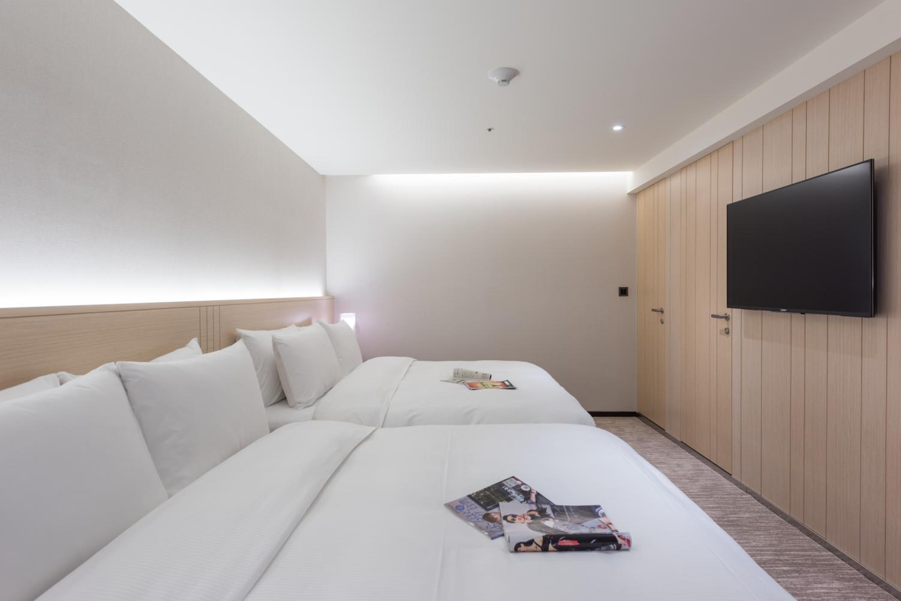 Standard Quadruple Room - No Window
