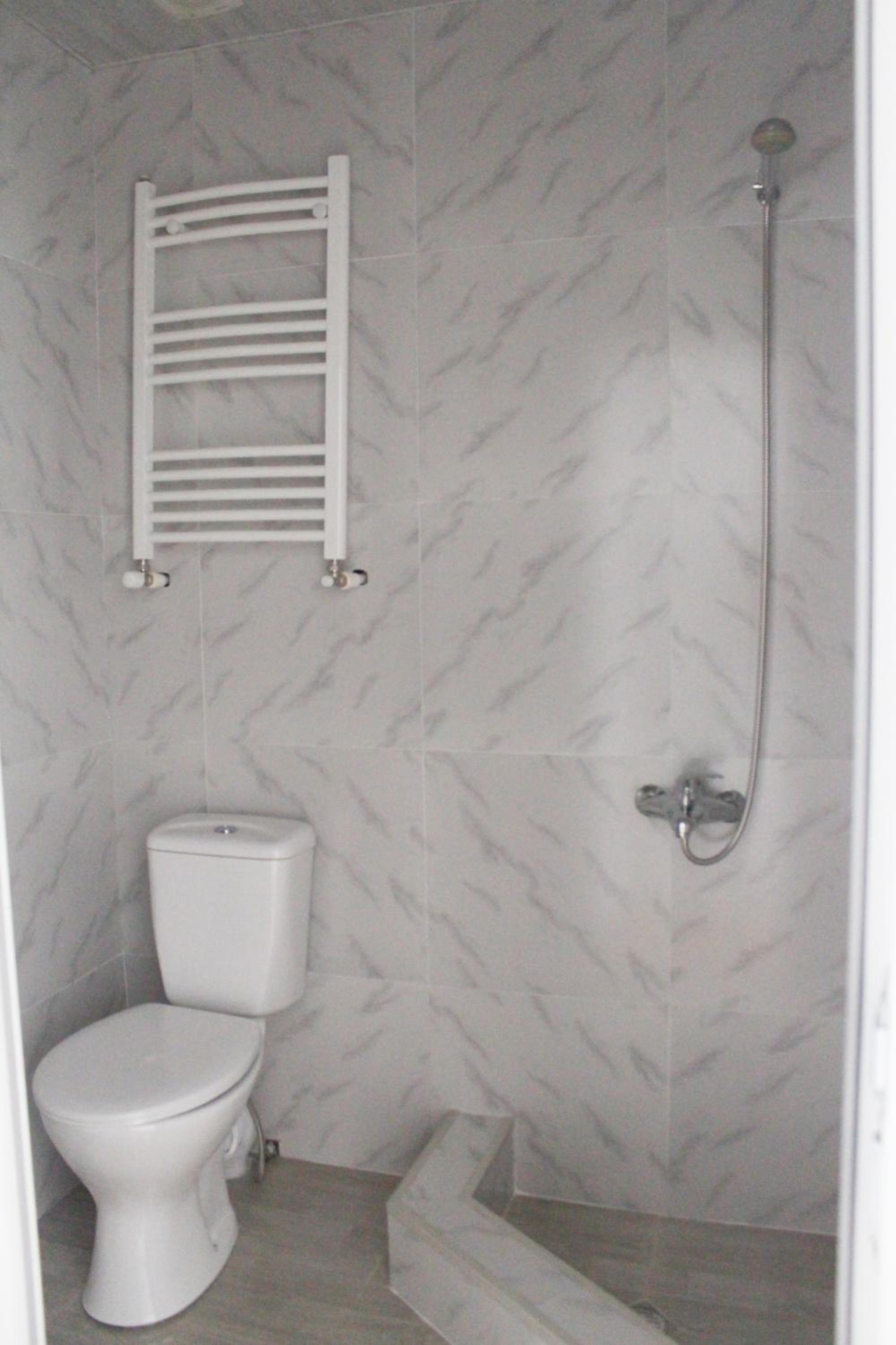 Twin Room with Private Bathroom photo 2