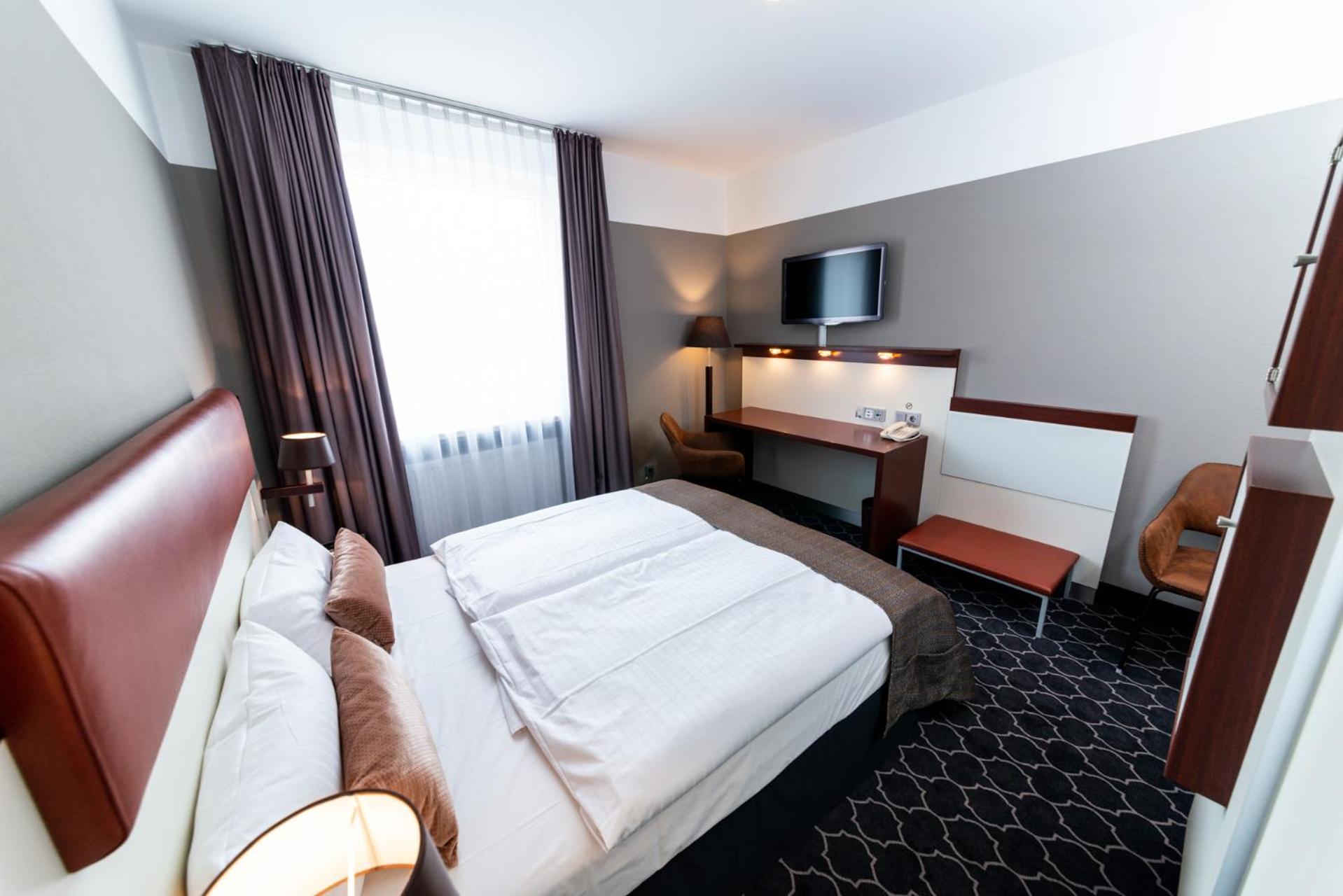 Standard Double Room - Photo 7